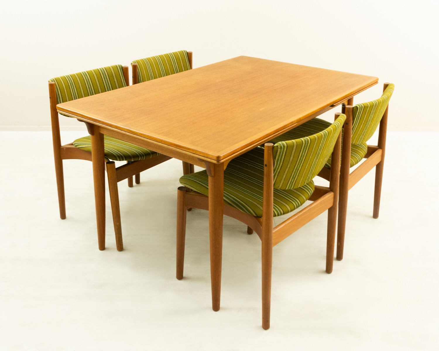 Omann Jun #54 Teak Extension Dining Table �̲�������ơ����ơ��֥� | �������ࡦ�����˥󥰥ơ��֥�