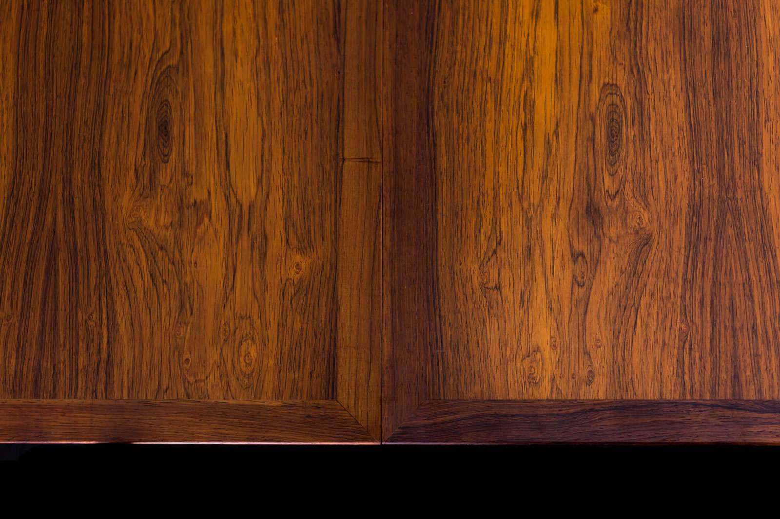 Drop leaf Dining Table by Ole Wanscher