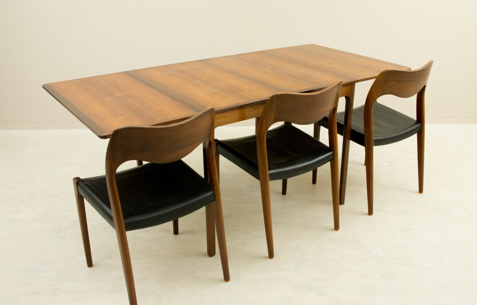 Drop leaf Dining Table by Ole Wanscher