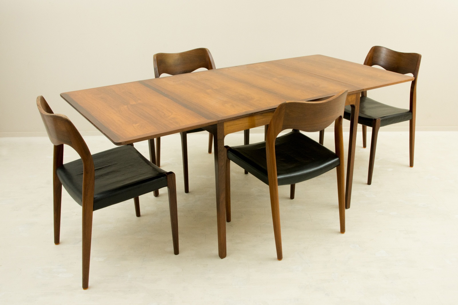 Drop leaf Dining Table by Ole Wanscher