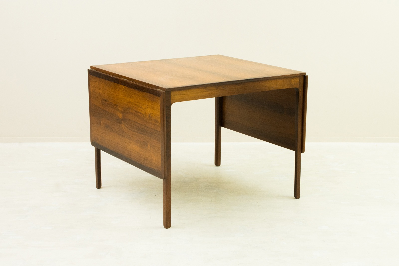 Drop leaf Dining Table by Ole Wanscher