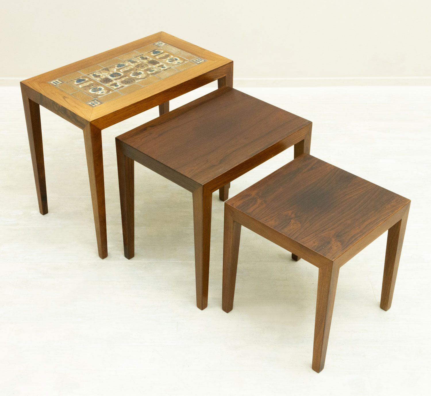 Severin Hansen Jr(���֥�󡦥ϥ󥻥�) with Royal Copenhagen BACA Tile top Nesting Table �̲�������ơ����ơ��֥롡�ͥ��ȥơ��֥� ���������å�