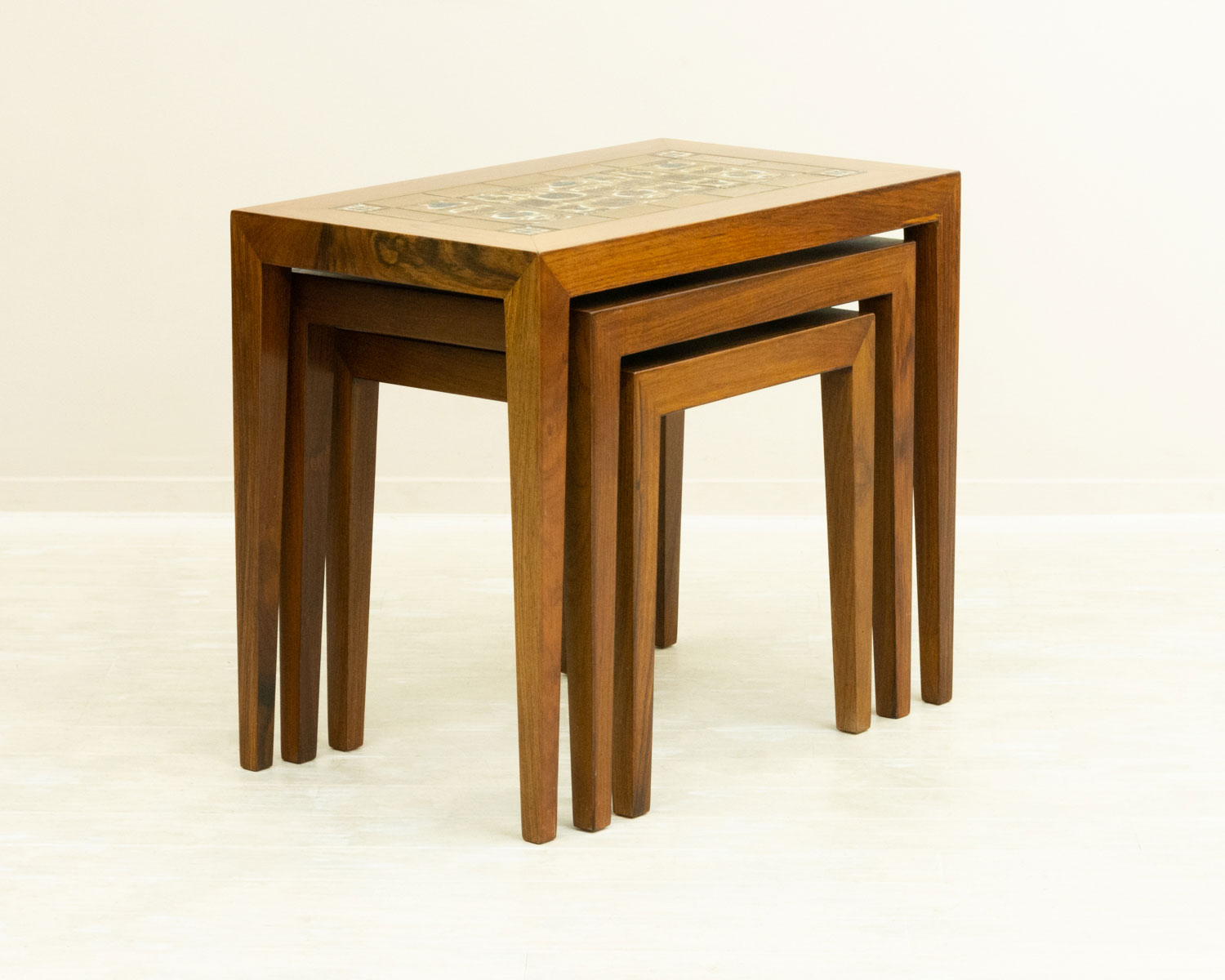 Severin Hansen Jr(���֥�󡦥ϥ󥻥�) with Royal Copenhagen BACA Tile top Nesting Table �̲�������ơ����ơ��֥롡�ͥ��ȥơ��֥� ���������å�