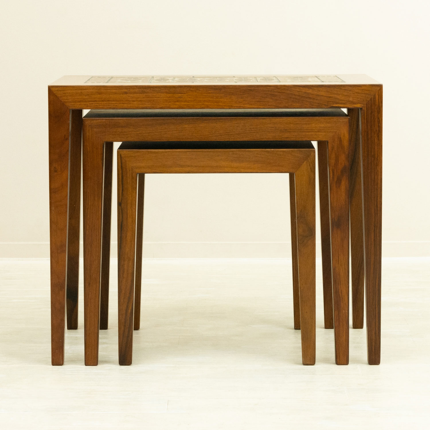 Severin Hansen Jr(���֥�󡦥ϥ󥻥�) with Royal Copenhagen BACA Tile top Nesting Table �̲�������ơ����ơ��֥롡�ͥ��ȥơ��֥� ���������å�