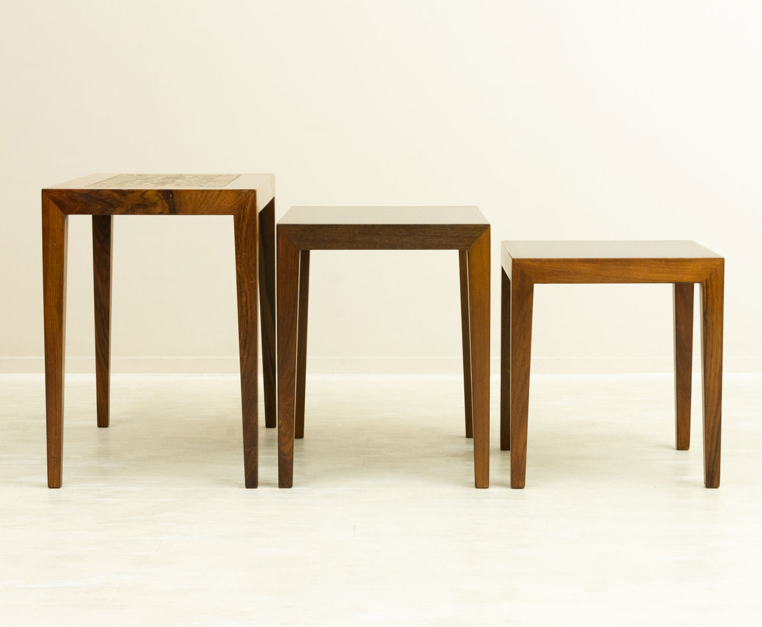 Severin Hansen Jr(���֥�󡦥ϥ󥻥�) with Royal Copenhagen BACA Tile top Nesting Table �̲�������ơ����ơ��֥롡�ͥ��ȥơ��֥� ���������å�