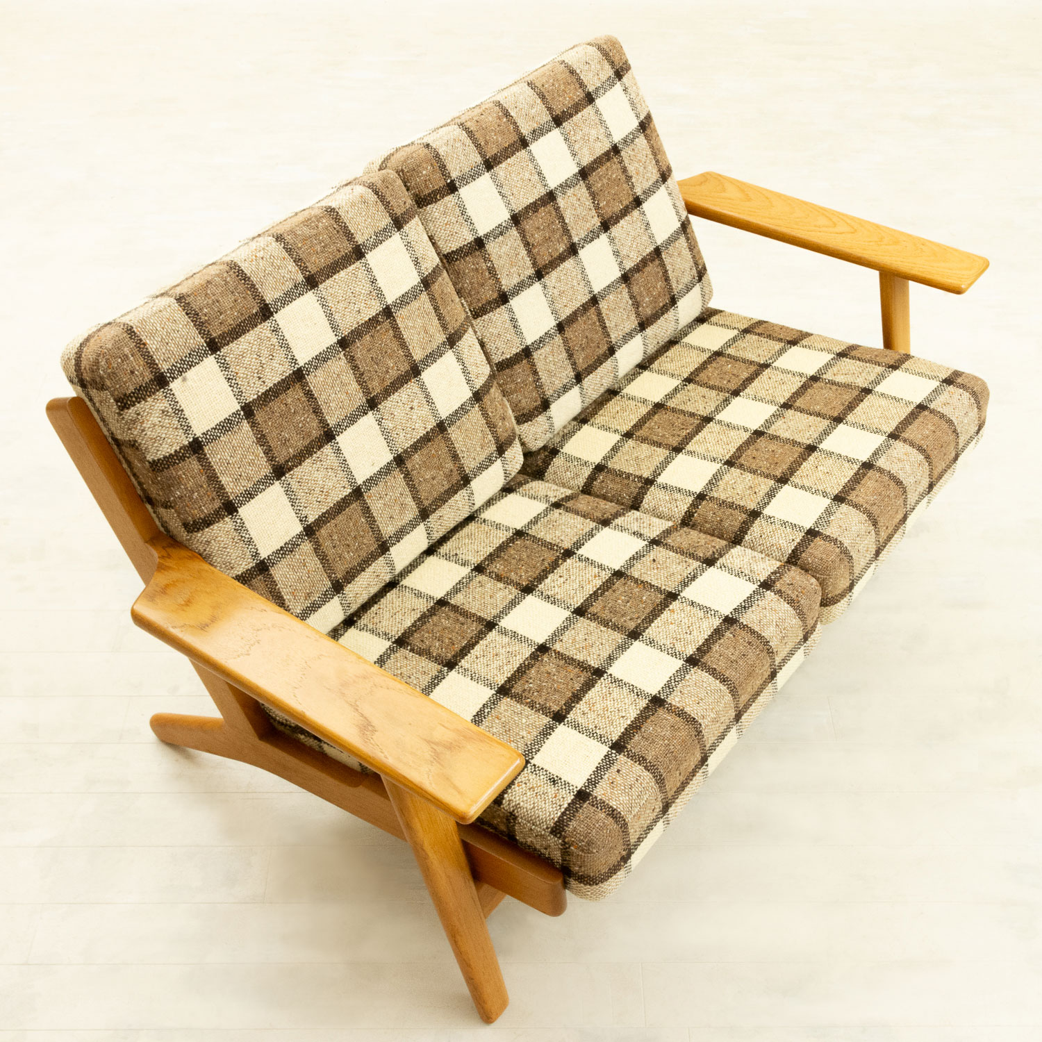 GE290 2 Seater Sofa by Hans J Wegner