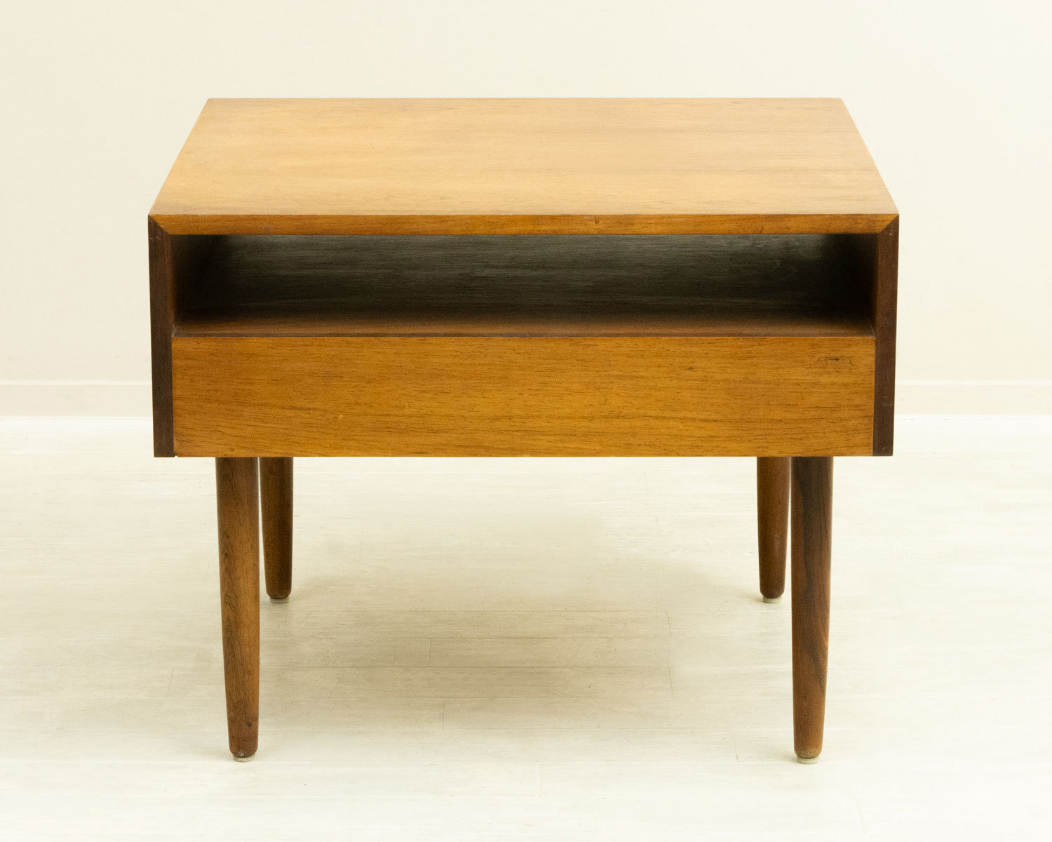 �ǥ�ޡ��� ���������å� �����Ф��դ������ҡ��ơ��֥��Square Coffee Table with Drawer in Rosewood from Denmark���̲�������ơ��������ڤ��դ���Ǽ��