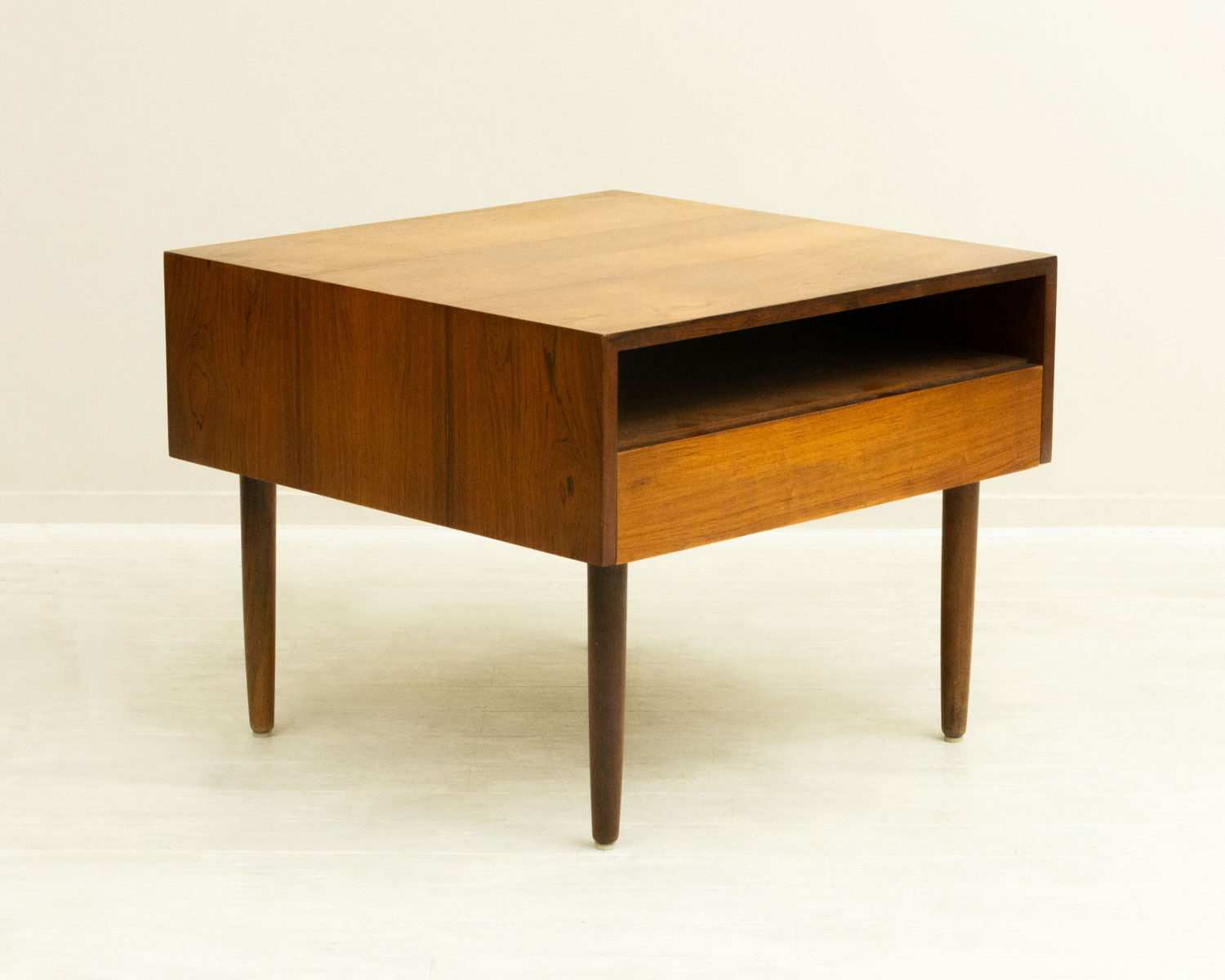�ǥ�ޡ��� ���������å� �����Ф��դ������ҡ��ơ��֥��Square Coffee Table with Drawer in Rosewood from Denmark���̲�������ơ��������ڤ��դ���Ǽ��