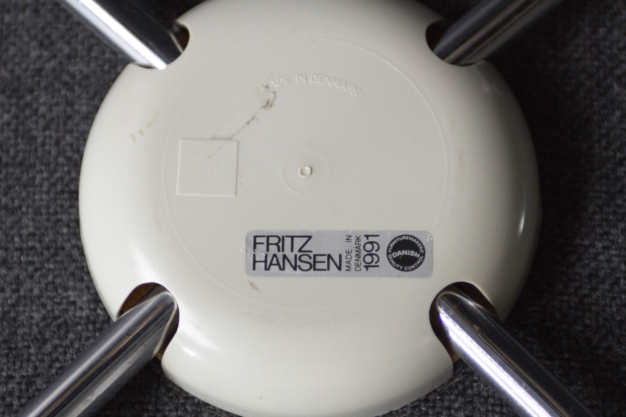 ��4�ӥ��åȡ�FH3107 Seven chair by Arne Jacobsen