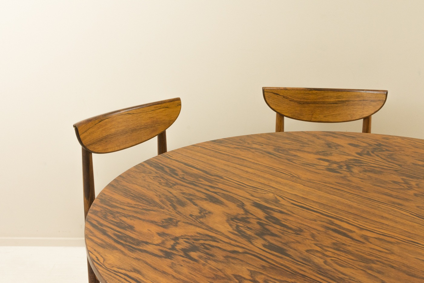 Rosewood Extension Round Table