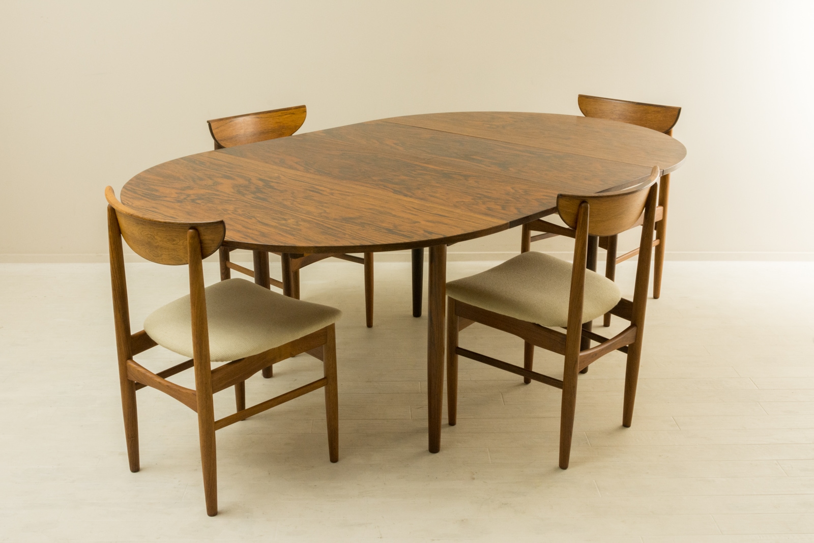 Rosewood Extension Round Table