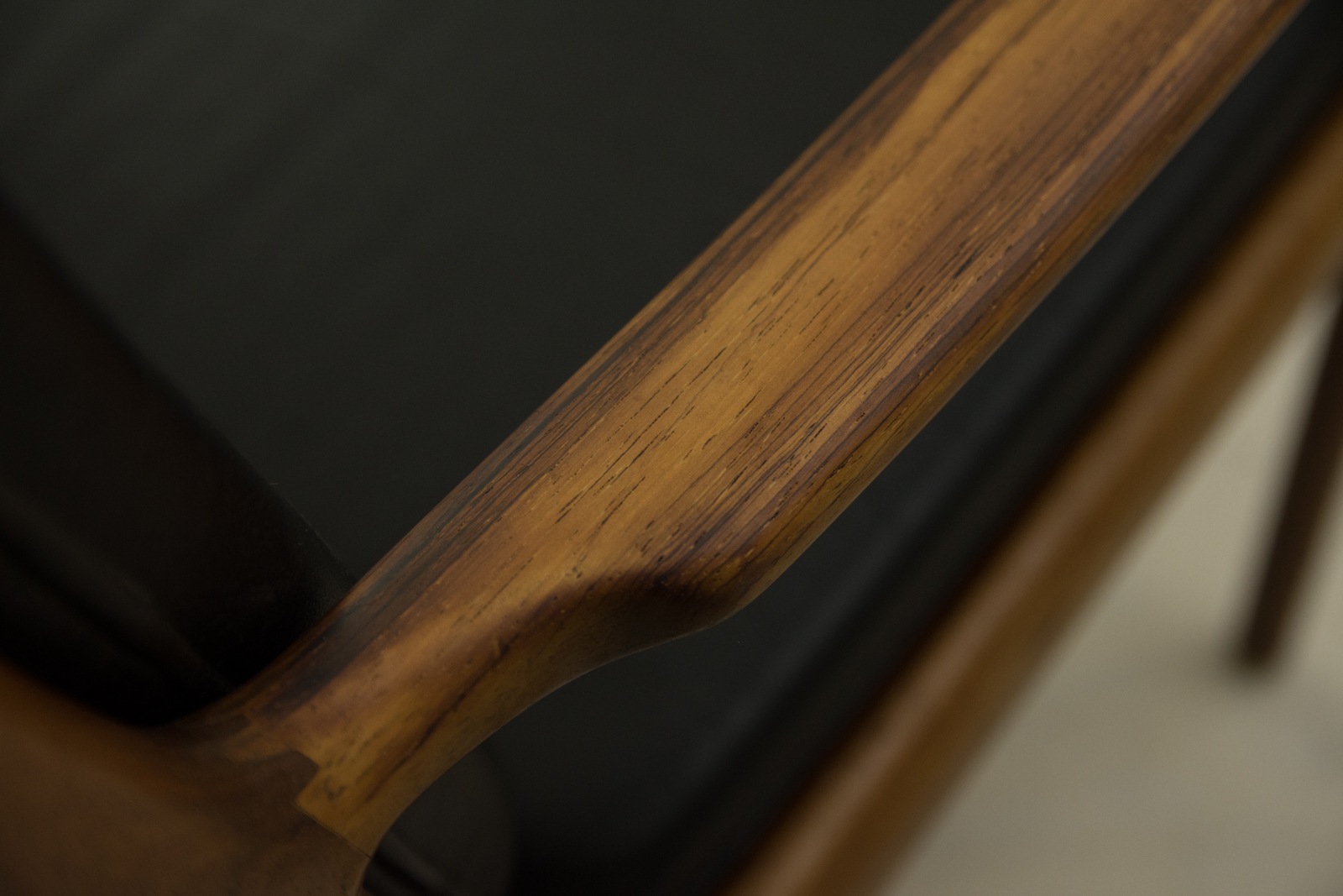 PJ112 アームチェア ワンシャー ローズウッド 北欧家具 通販 CLOVERSKY