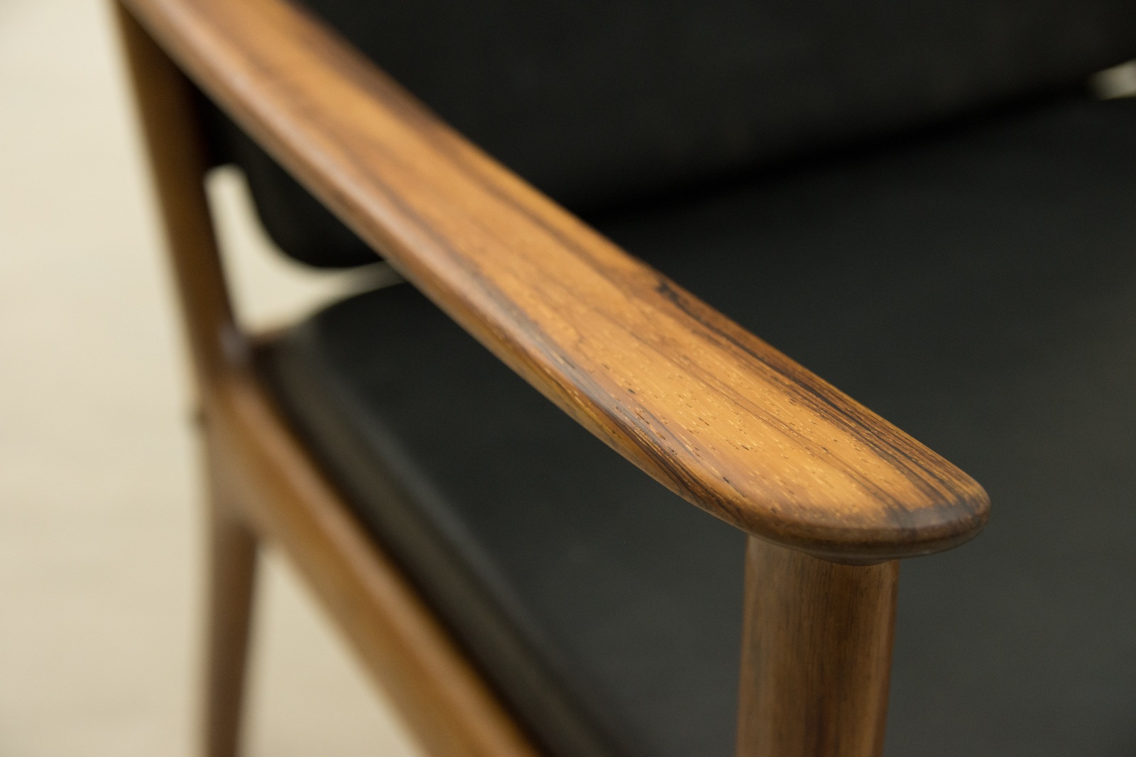 PJ112 アームチェア ワンシャー ローズウッド 北欧家具 通販 CLOVERSKY