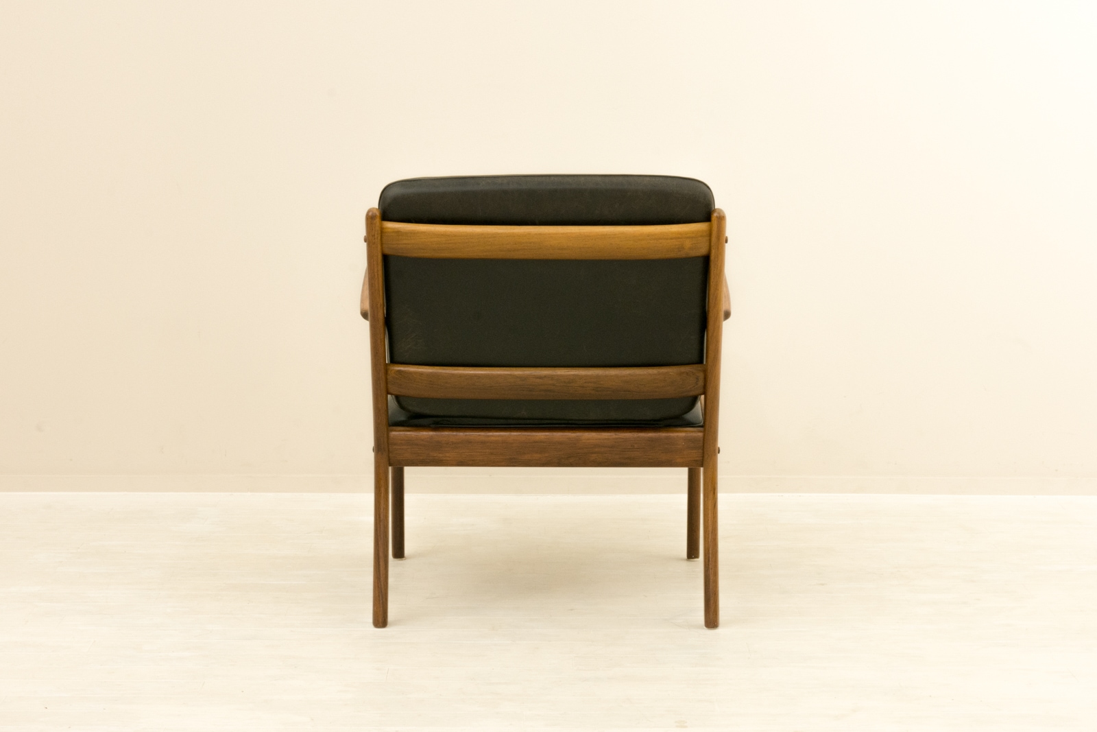 PJ112 アームチェア ワンシャー ローズウッド 北欧家具 通販