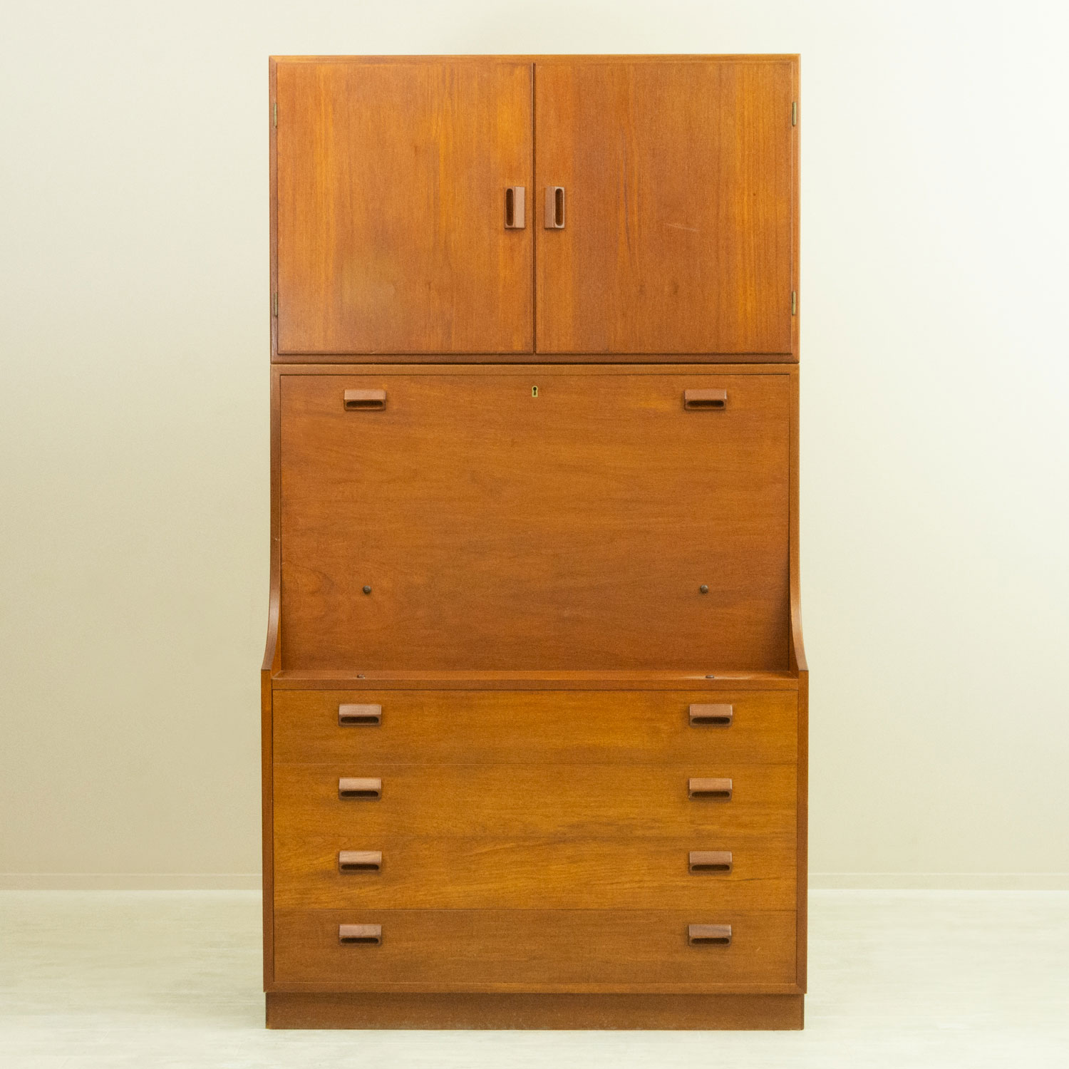 B���rge Mogensen�ʥܡ������⡼���󥻥�� Teak Cabinet �̲�������ơ��� | �������ࡦ����ӥͥå�