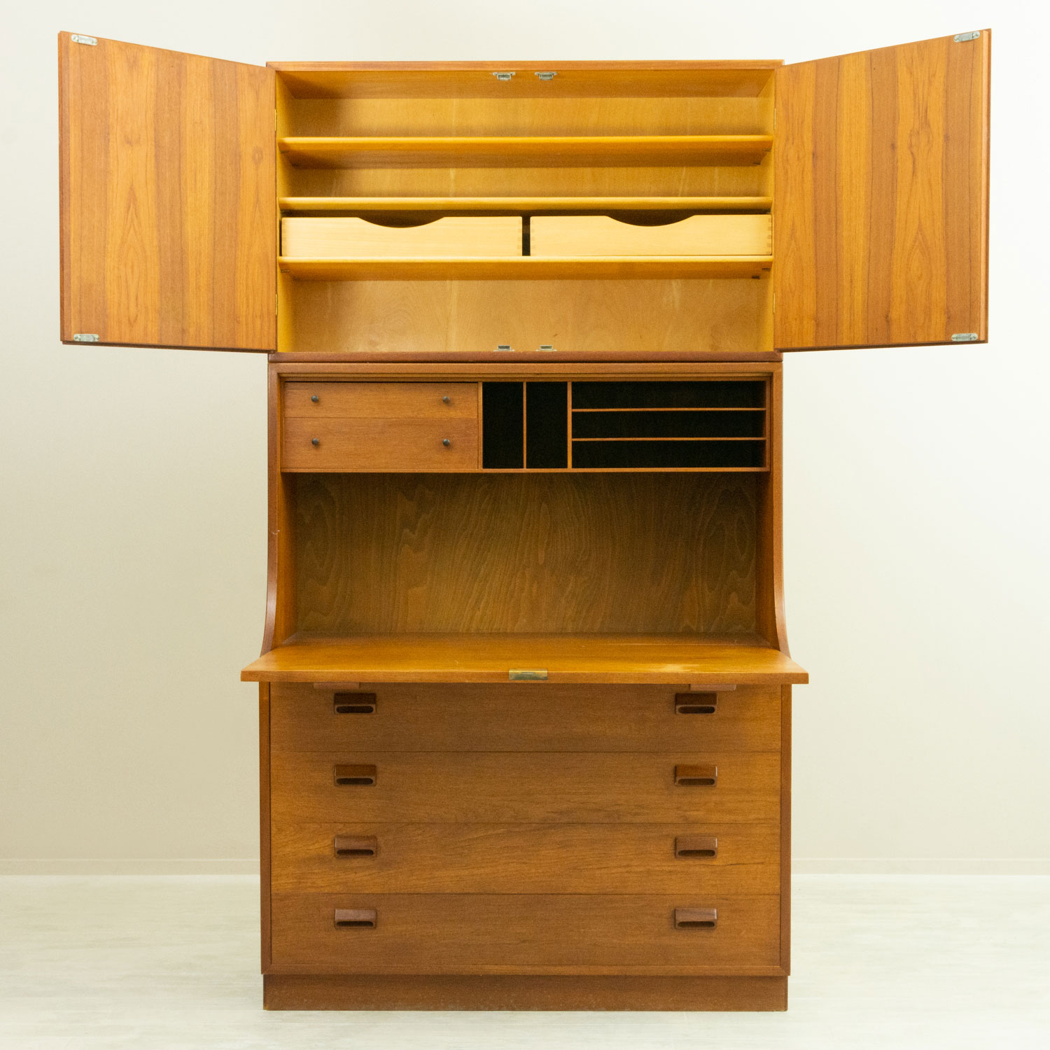 B���rge Mogensen�ʥܡ������⡼���󥻥�� Teak Cabinet �̲�������ơ��� | �������ࡦ����ӥͥå�