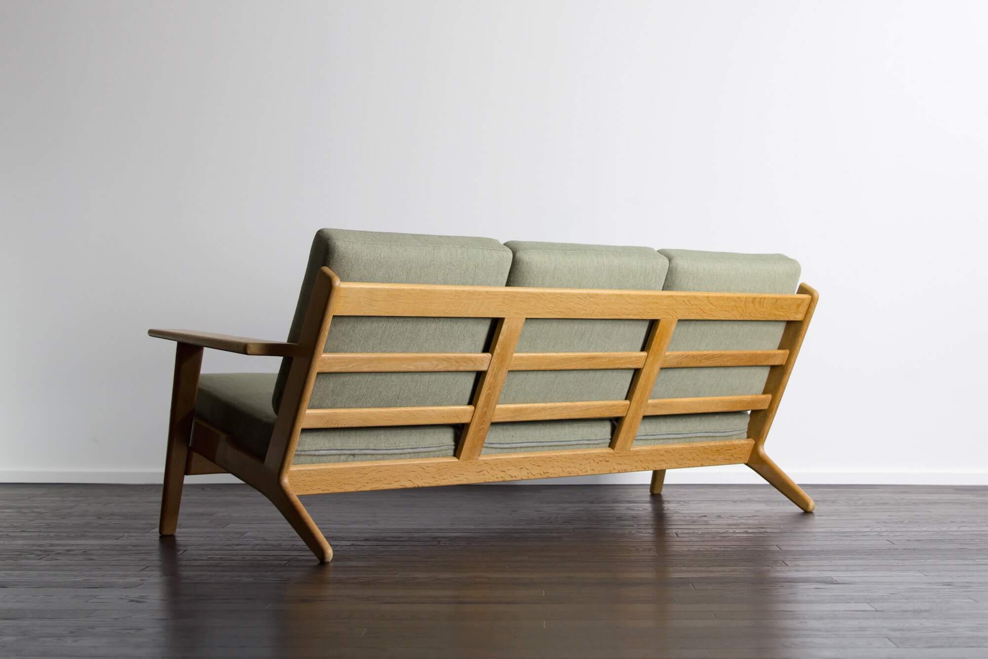 GE290 3seaters sofa by Hans J Wegner