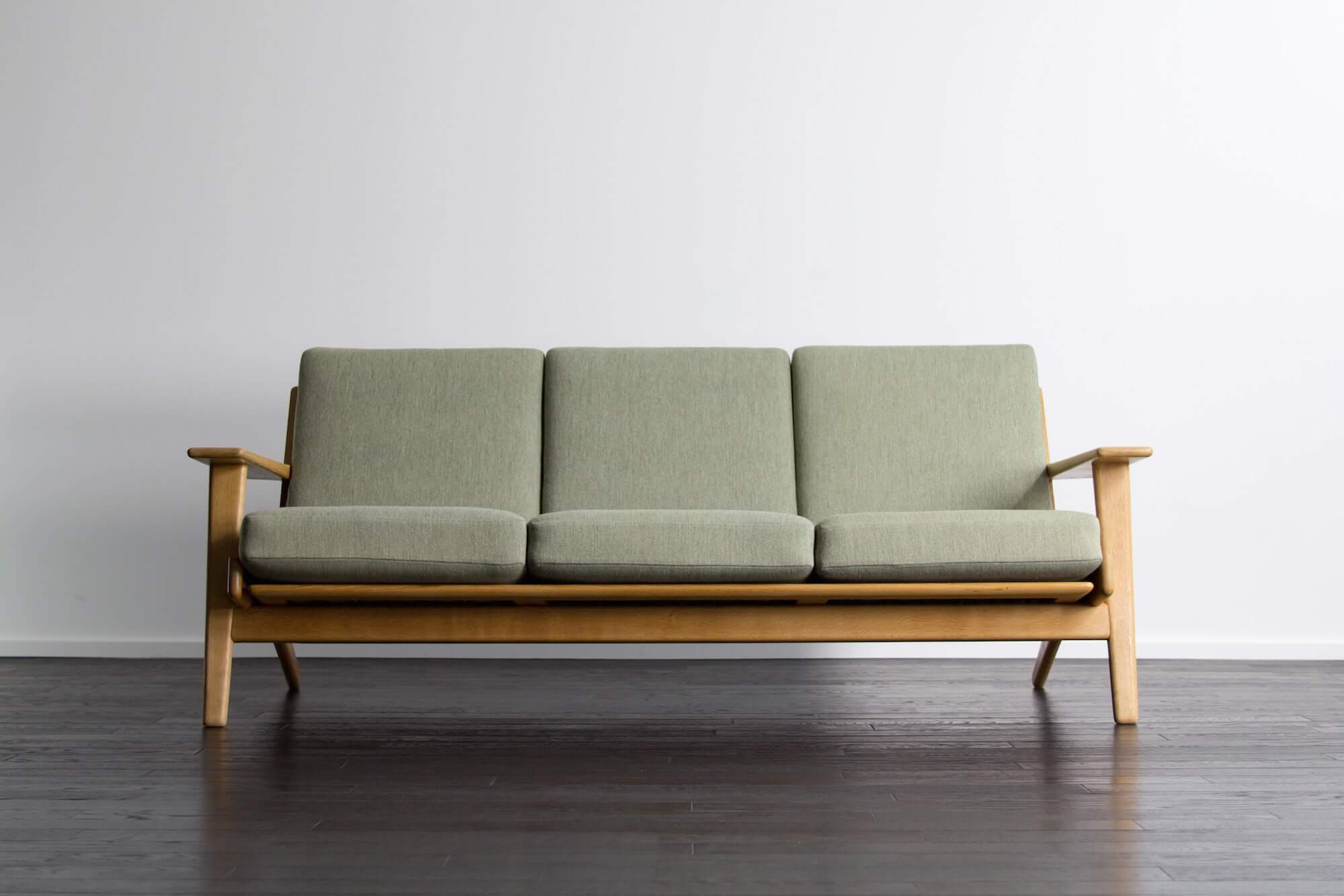 GE290 3seaters sofa by Hans J Wegner