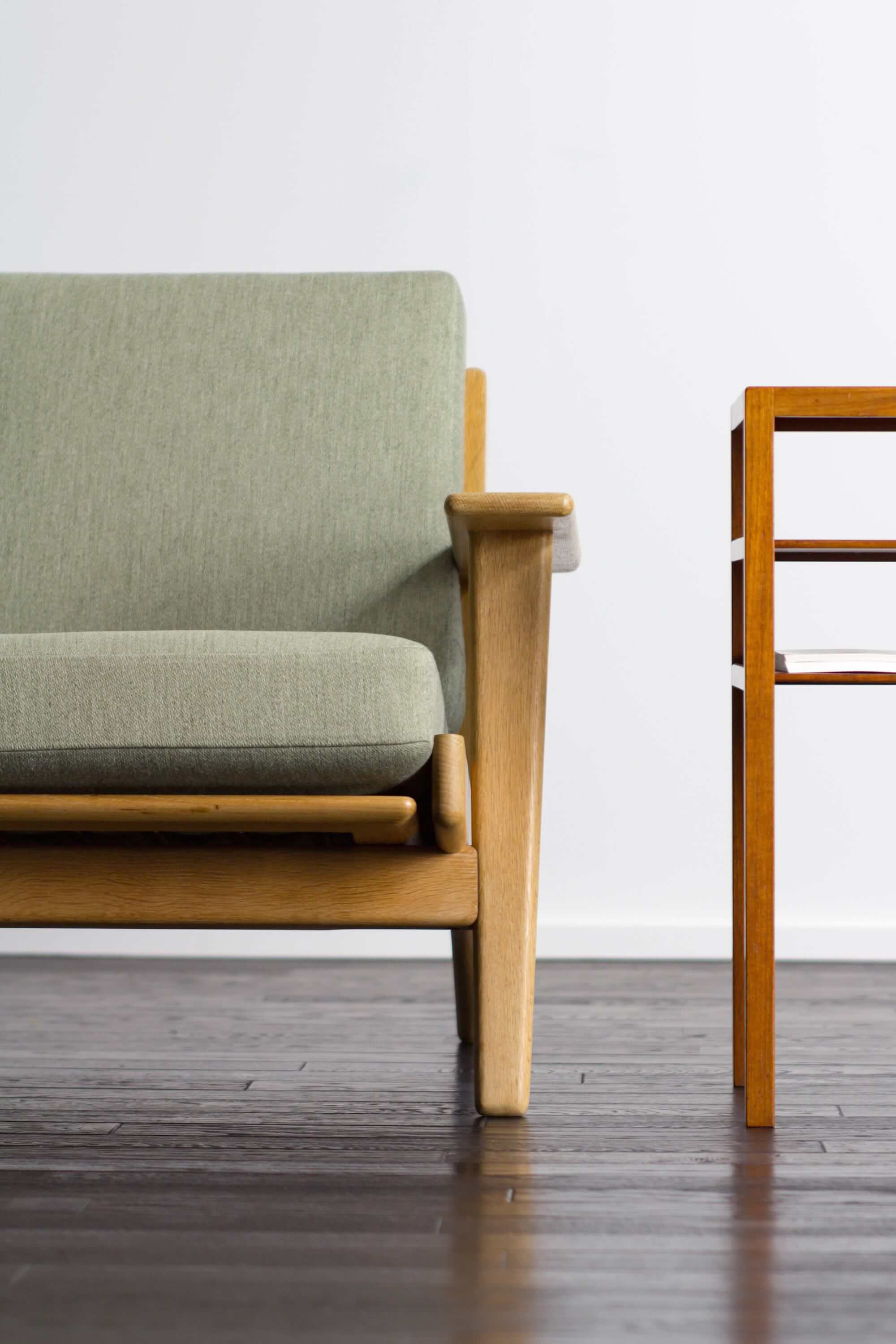 GE290 3seaters sofa by Hans J Wegner