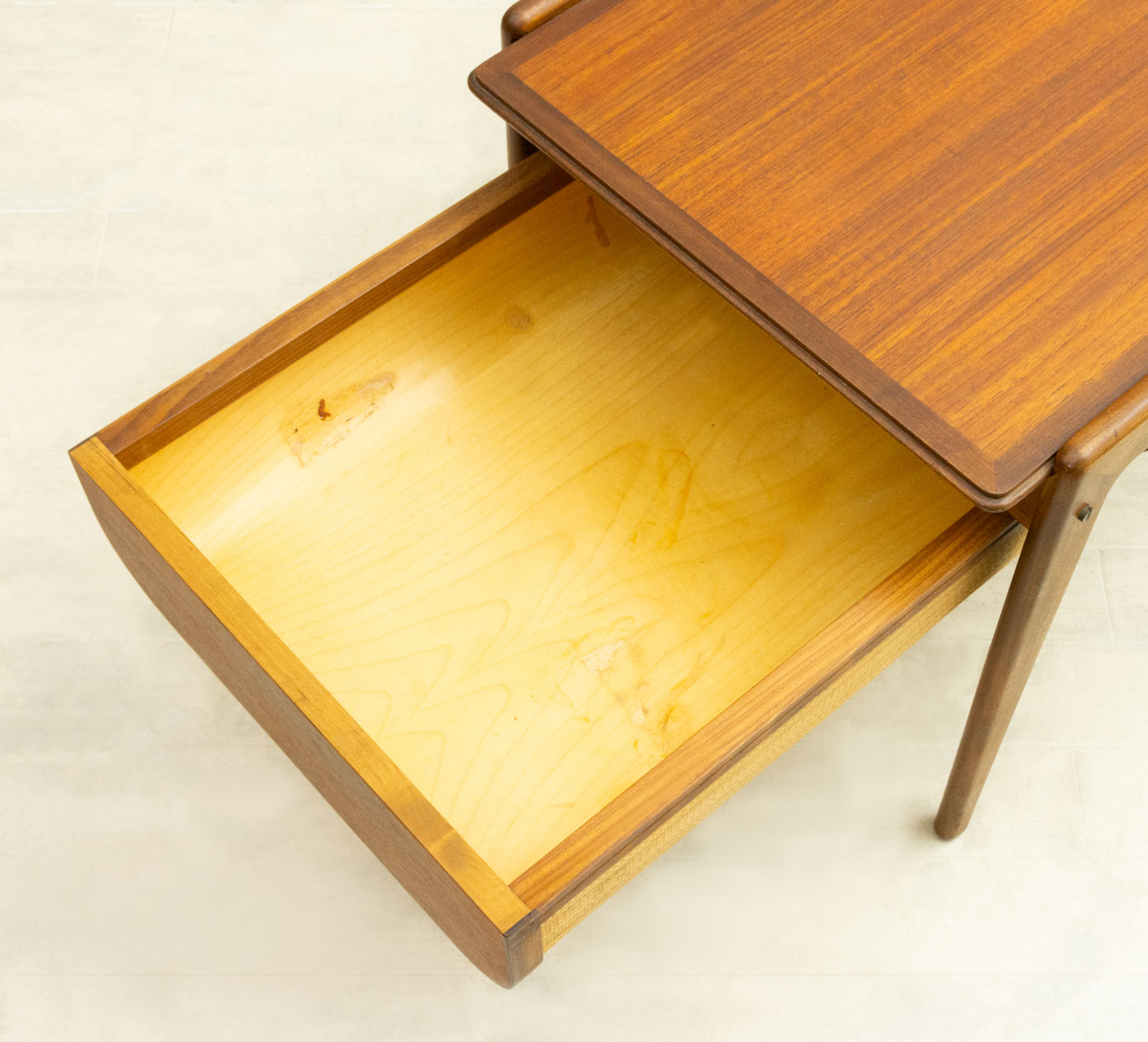 �ǥ�ޡ��� �������� ���⡼��ơ��֥��Small Teak Table with Removable Top & Storage from Denmark�ʻ��ڤ��դ���Ǽ���̲�������ơ�����