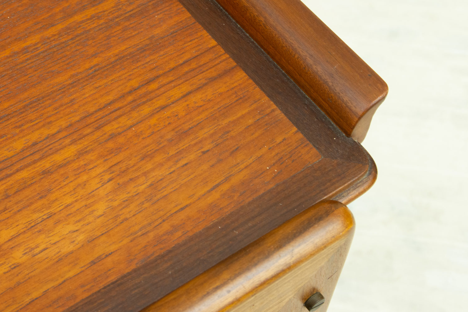 �ǥ�ޡ��� �������� ���⡼��ơ��֥��Small Teak Table with Removable Top & Storage from Denmark�ʻ��ڤ��դ���Ǽ���̲�������ơ�����