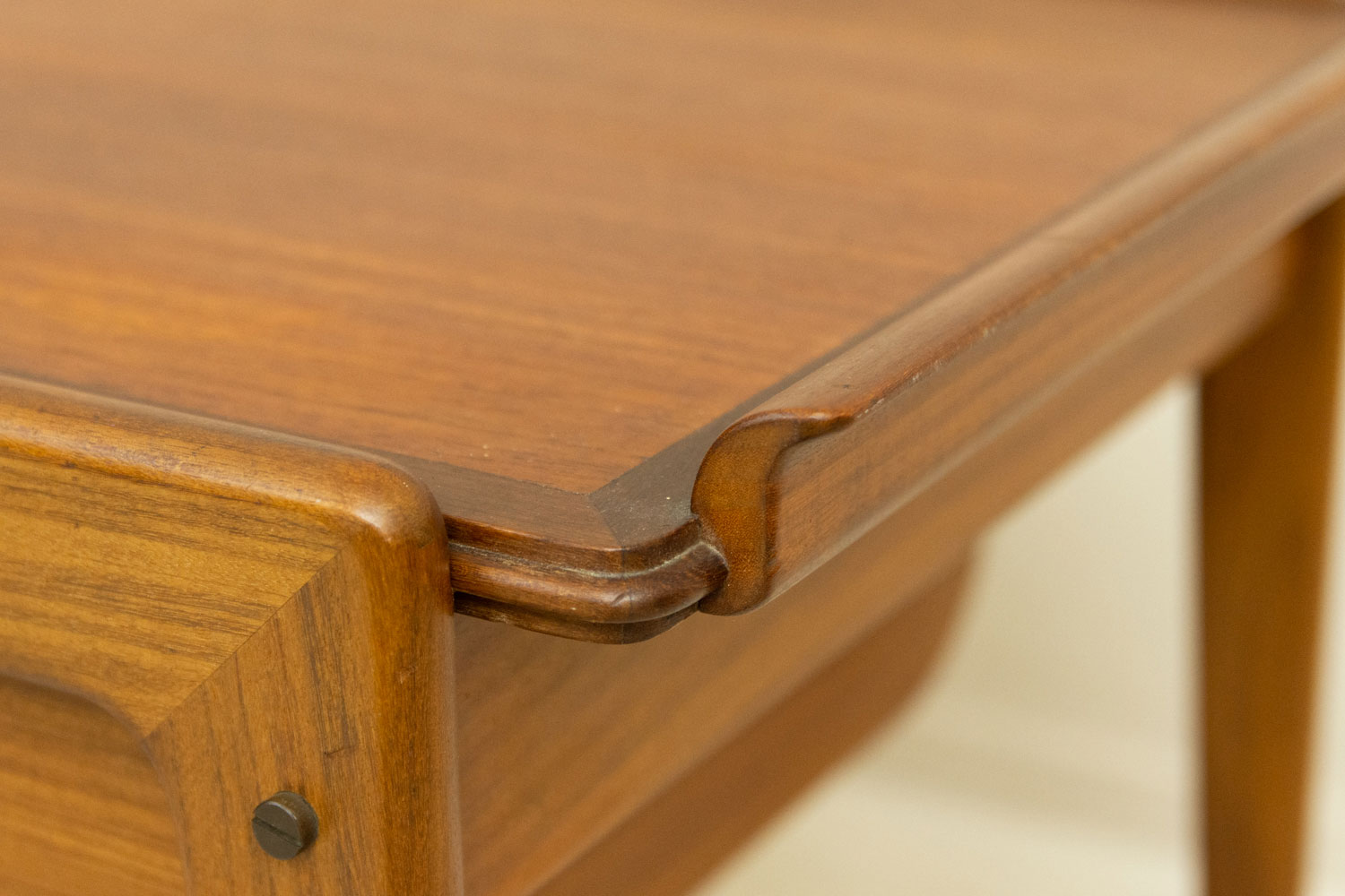 �ǥ�ޡ��� �������� ���⡼��ơ��֥��Small Teak Table with Removable Top & Storage from Denmark�ʻ��ڤ��դ���Ǽ���̲�������ơ�����