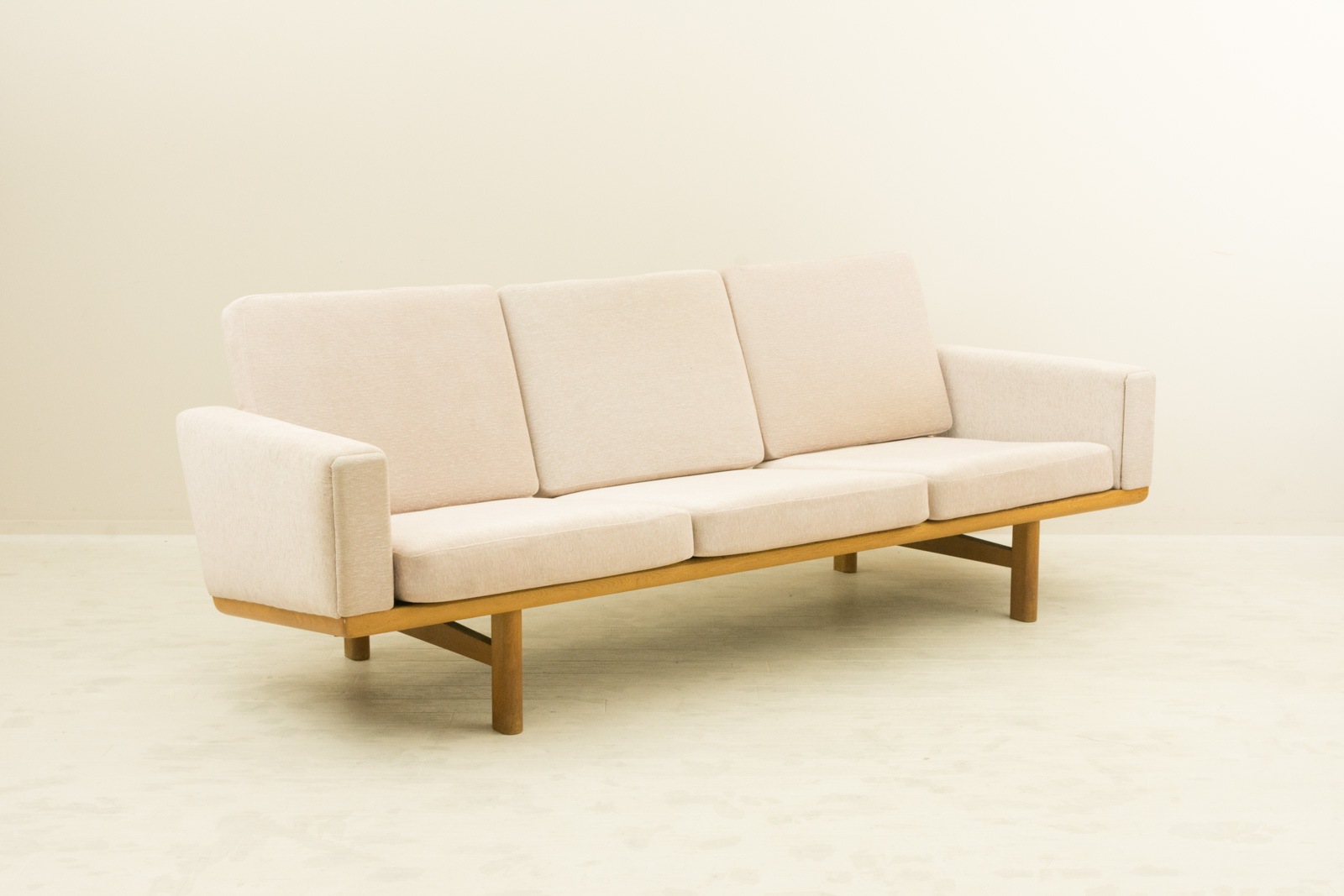 GE236 3 Seater Sofa by Hans J Wegner
