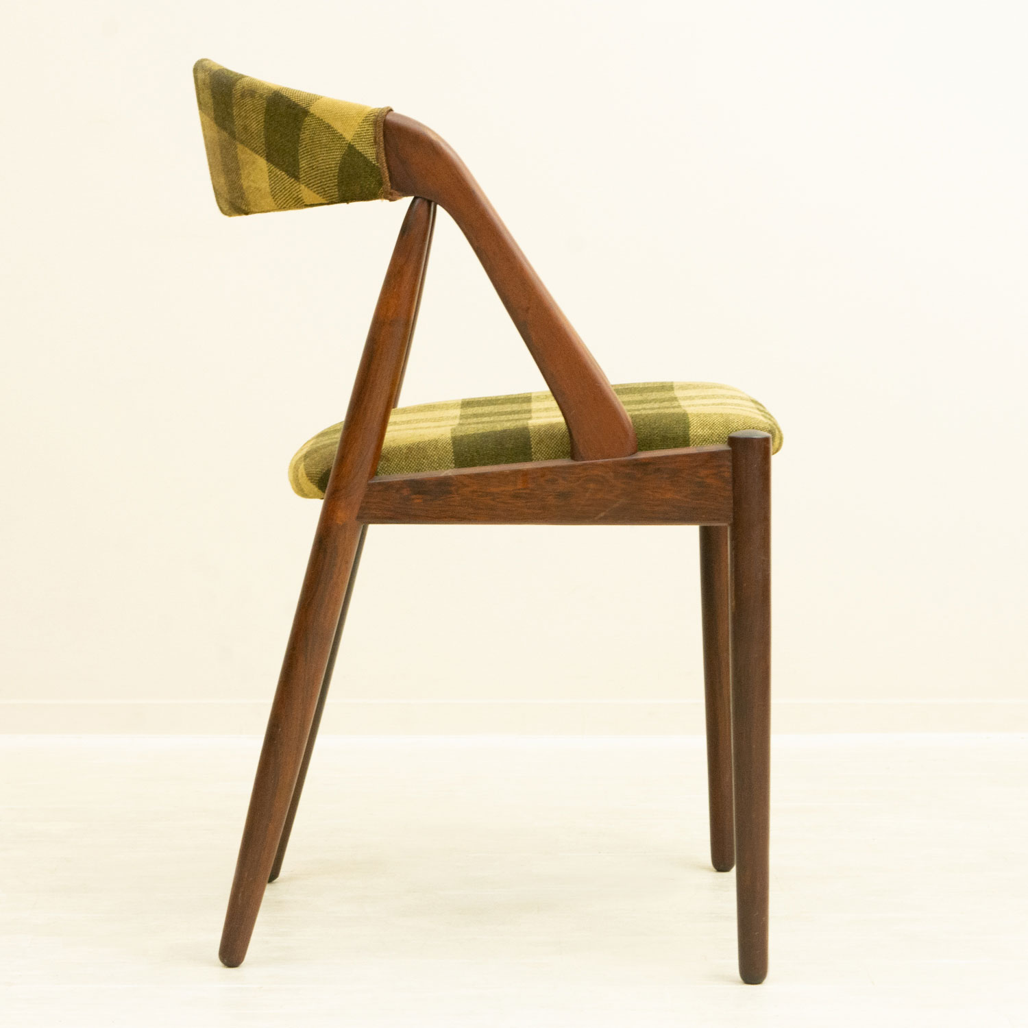 ��2�ӥ��åȡ� Kai Kristiansen�ʥ��������ꥹ����󥻥�� NV31 Rosewood Dining Chair �̲�������ơ��������� | ̾����������åɡ������˥󥰥�����