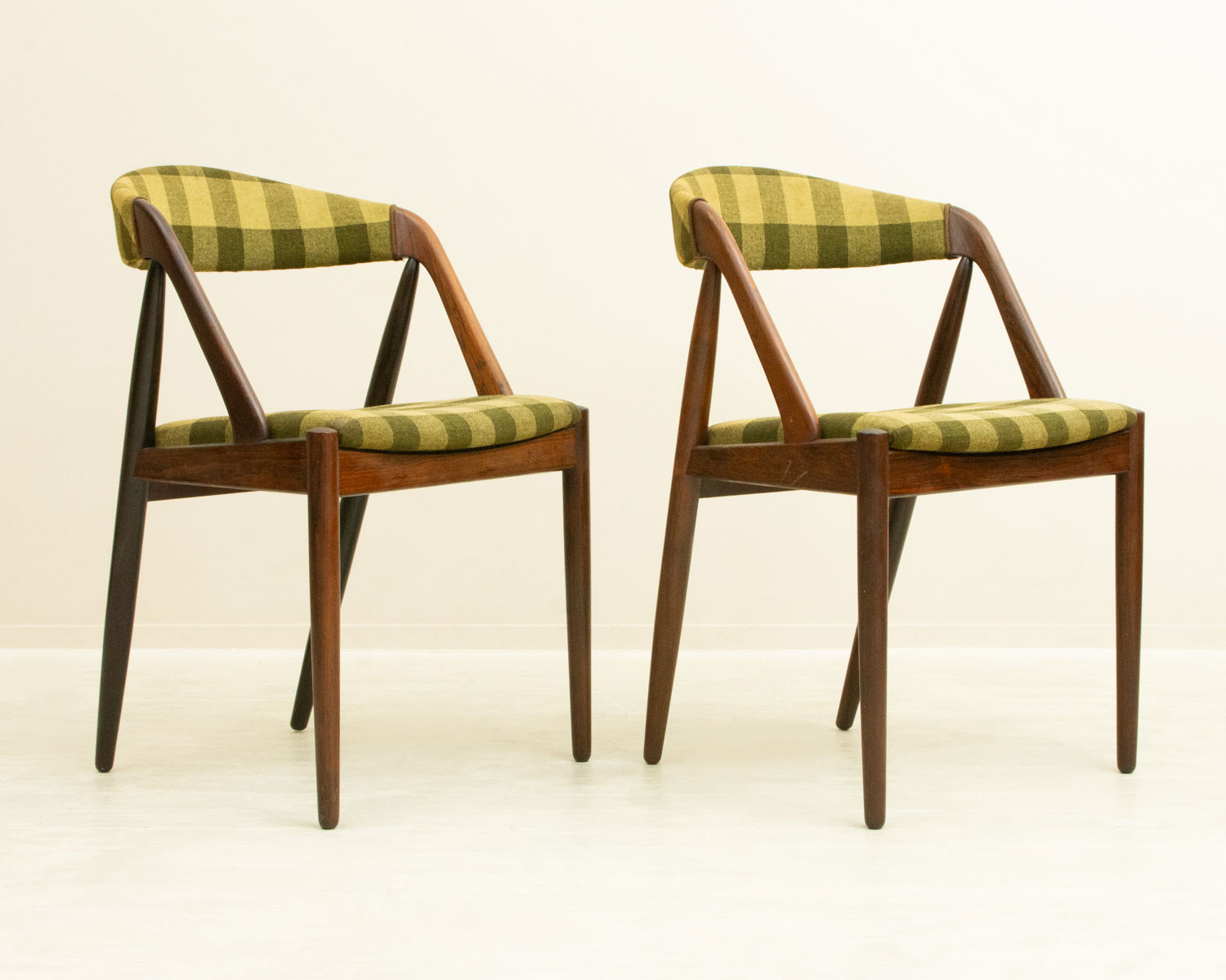 ��2�ӥ��åȡ� Kai Kristiansen�ʥ��������ꥹ����󥻥�� NV31 Rosewood Dining Chair �̲�������ơ��������� | ̾����������åɡ������˥󥰥�����