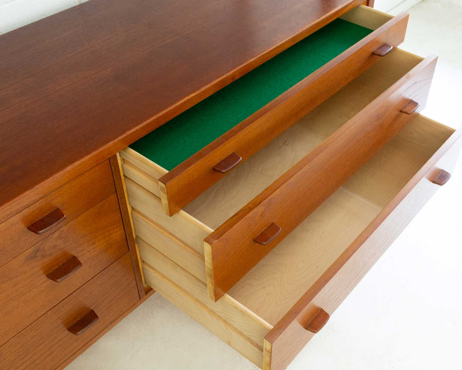 Hans J. Wegner�ʥϥ󥹡�J���������ʡ��� RY20 Cabinet �̲�������ơ��� | �������ࡦ����ӥͥå�