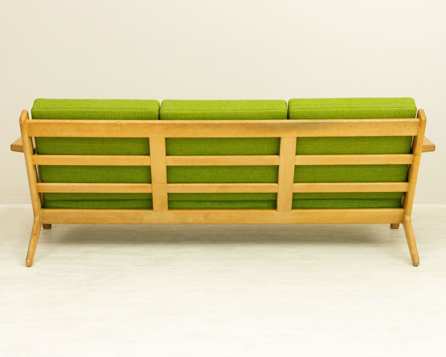 Hans J. Wegner�ʥϥ󥹡�J���������ʡ��� GE290 3 Seater Sofa �̲�������ơ������ե� | 1950ǯ�塦�����ޡ�������������ࡦ���ͳݤ�