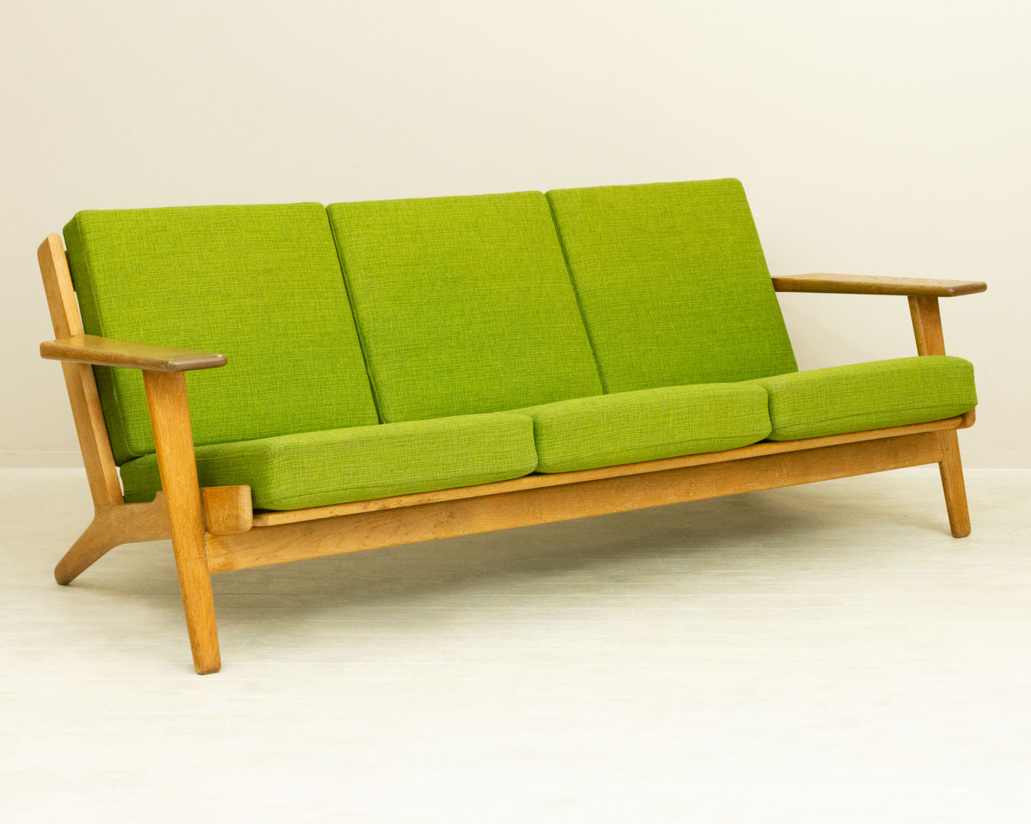 Hans J. Wegner�ʥϥ󥹡�J���������ʡ��� GE290 3 Seater Sofa �̲�������ơ������ե� | 1950ǯ�塦�����ޡ�������������ࡦ���ͳݤ�