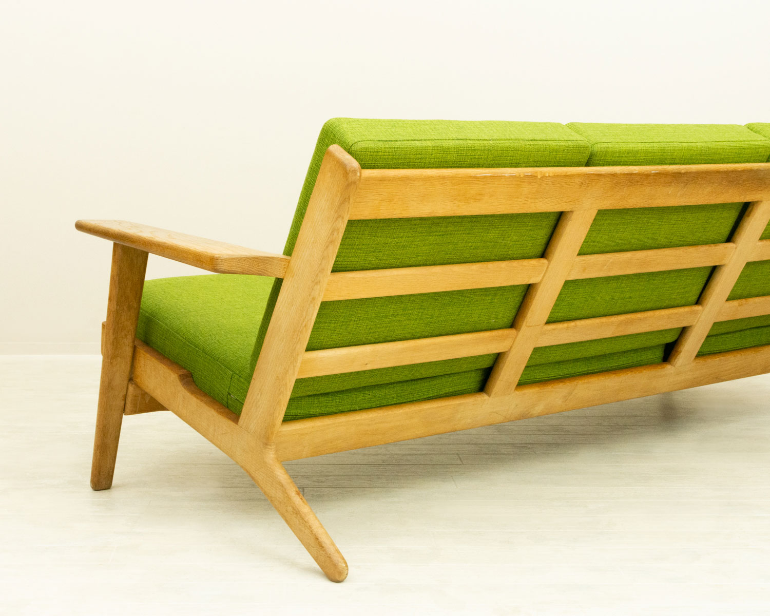 Hans J. Wegner�ʥϥ󥹡�J���������ʡ��� GE290 3 Seater Sofa �̲�������ơ������ե� | 1950ǯ�塦�����ޡ�������������ࡦ���ͳݤ�