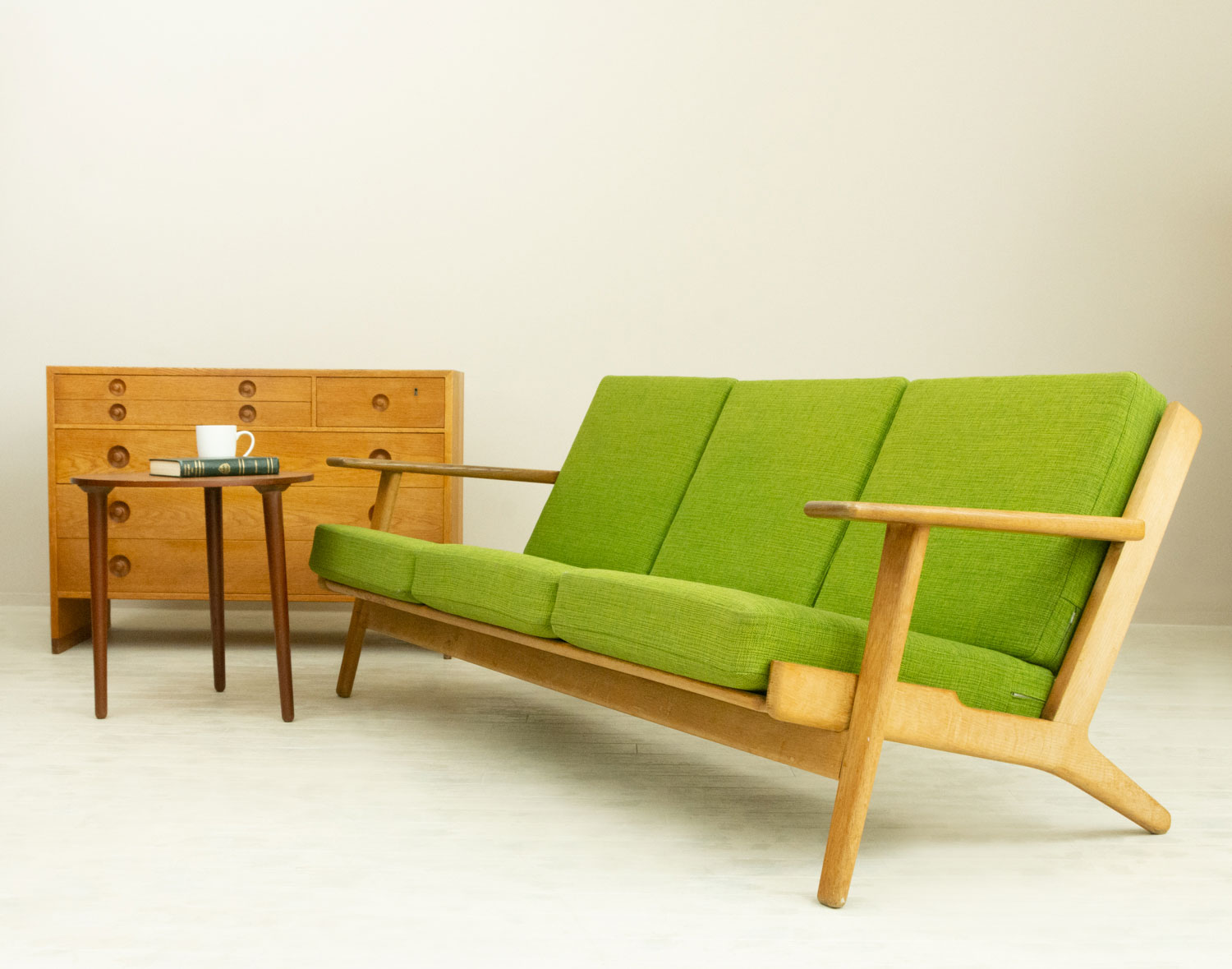 Hans J. Wegner�ʥϥ󥹡�J���������ʡ��� GE290 3 Seater Sofa �̲�������ơ������ե� | 1950ǯ�塦�����ޡ�������������ࡦ���ͳݤ�