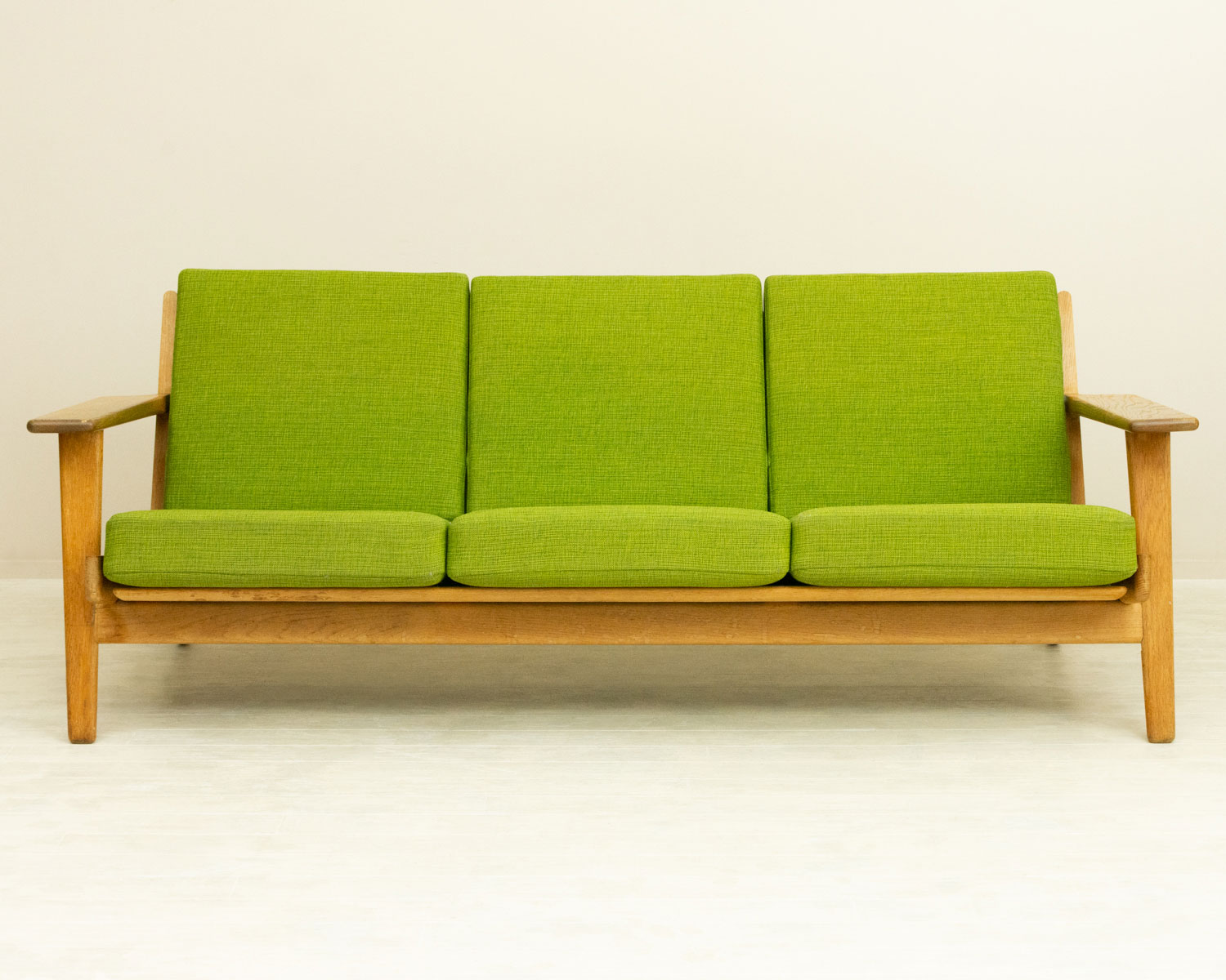 Hans J. Wegner�ʥϥ󥹡�J���������ʡ��� GE290 3 Seater Sofa �̲�������ơ������ե� | 1950ǯ�塦�����ޡ�������������ࡦ���ͳݤ�
