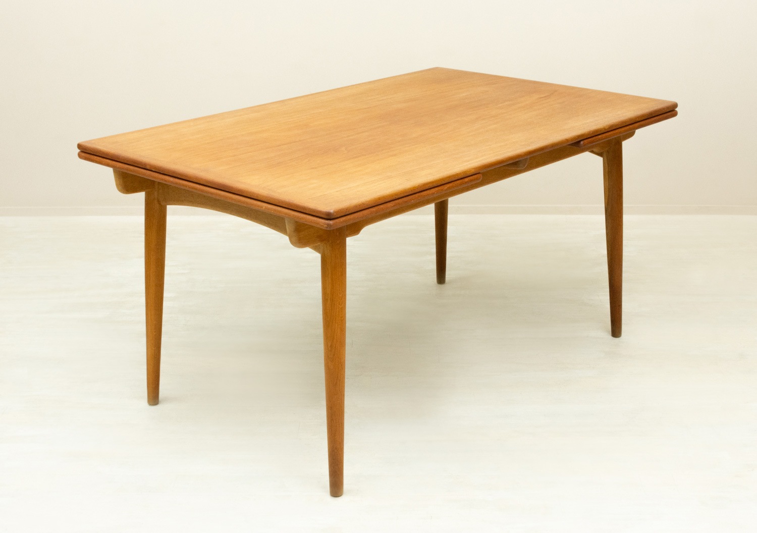 AT312 Dining Table by Hans J. Wegner�å����˥󥰥ơ��֥� �������ࡦ�������� �̲�������ơ��� ��Ĺ���ʥ������ƥ󥷥���