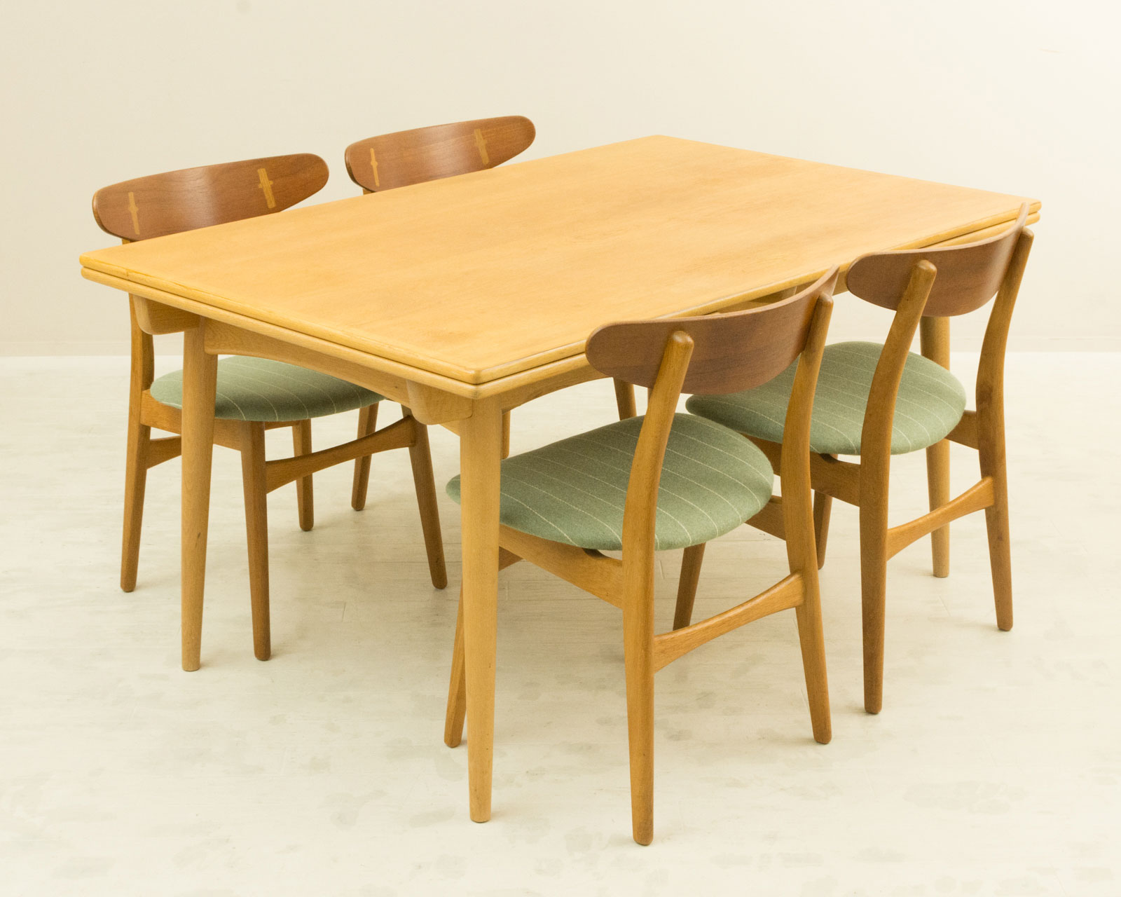 AT312 Oak Dining Table by Hans J Wegner