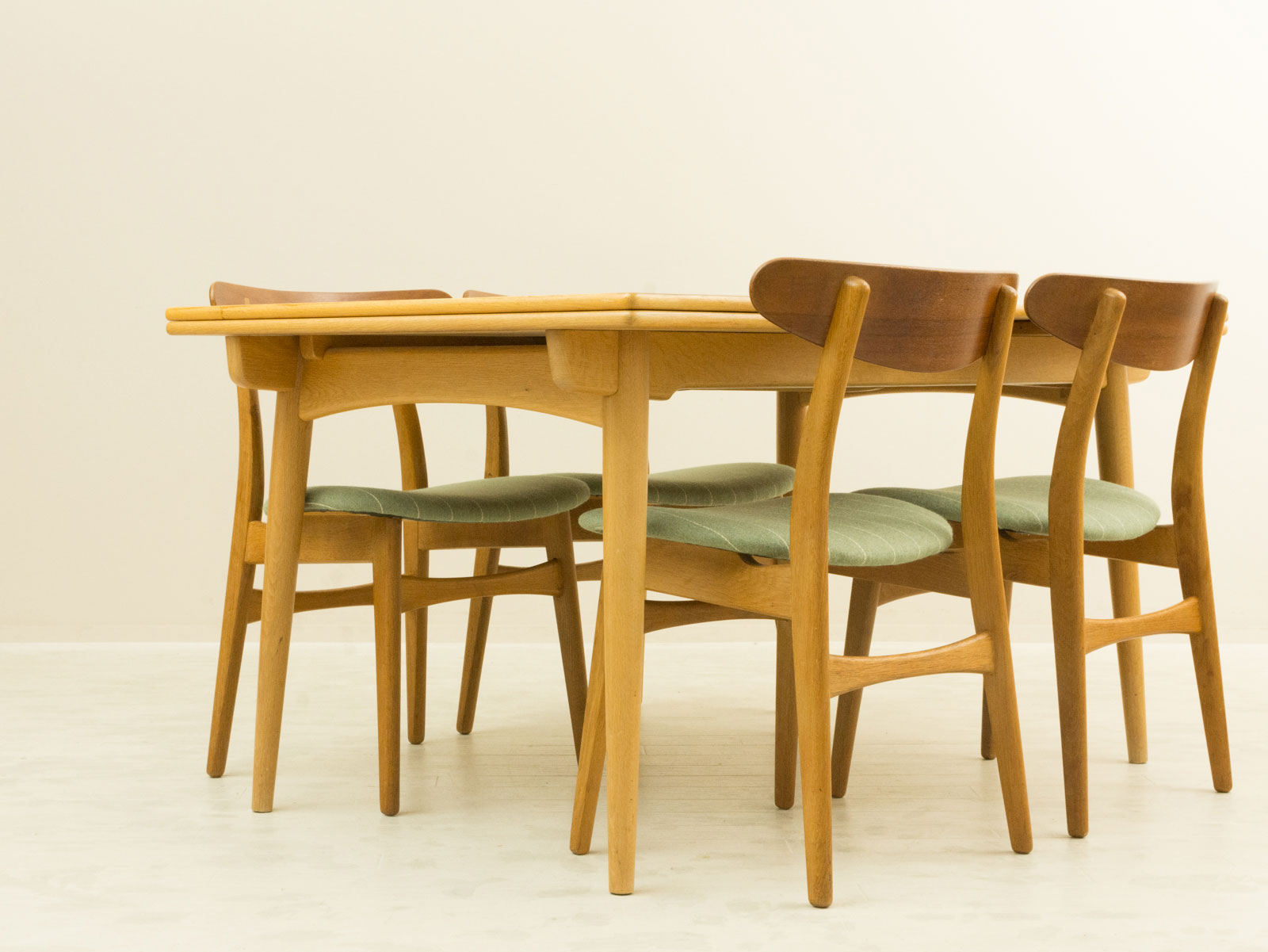 AT312 Oak Dining Table by Hans J Wegner