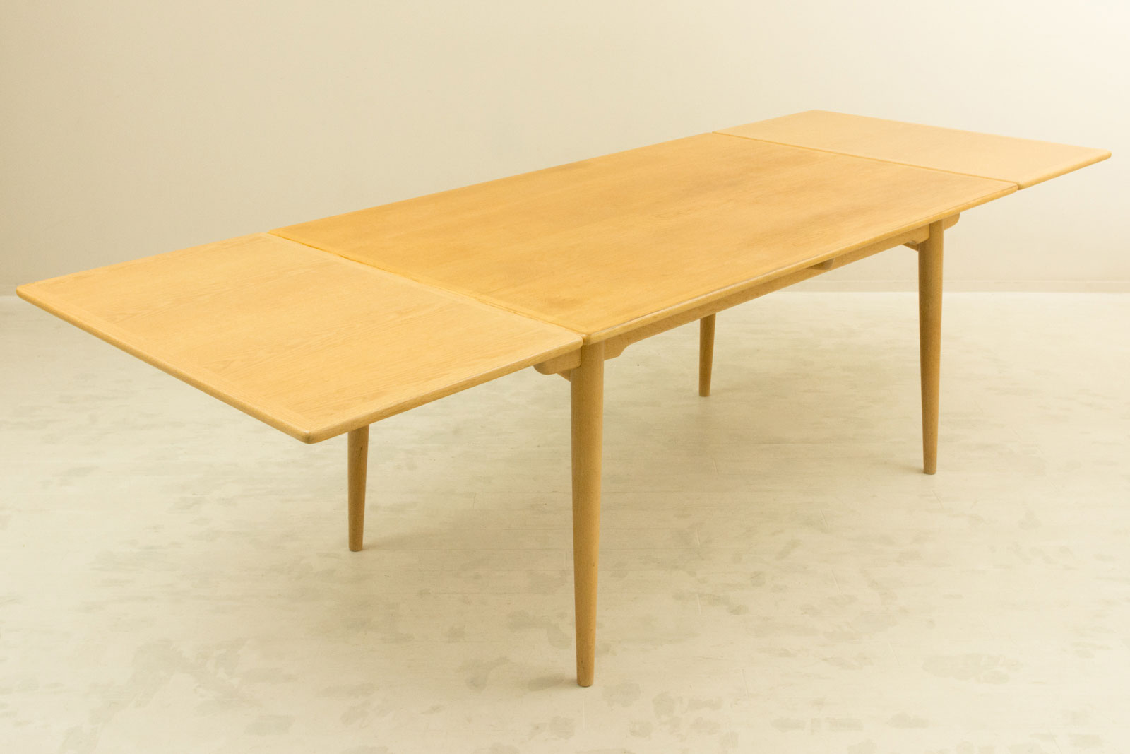 AT312 Oak Dining Table by Hans J Wegner