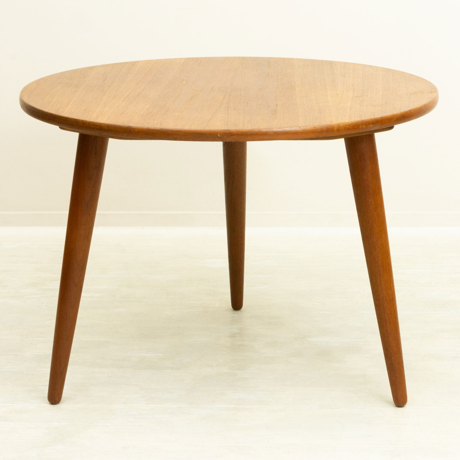 Hans J. Wegnerʥϥ󥹡Jʡ AT8 Teak Round Coffee Table ̲ơơ֥ | ҡơ֥롦1950ǯ
