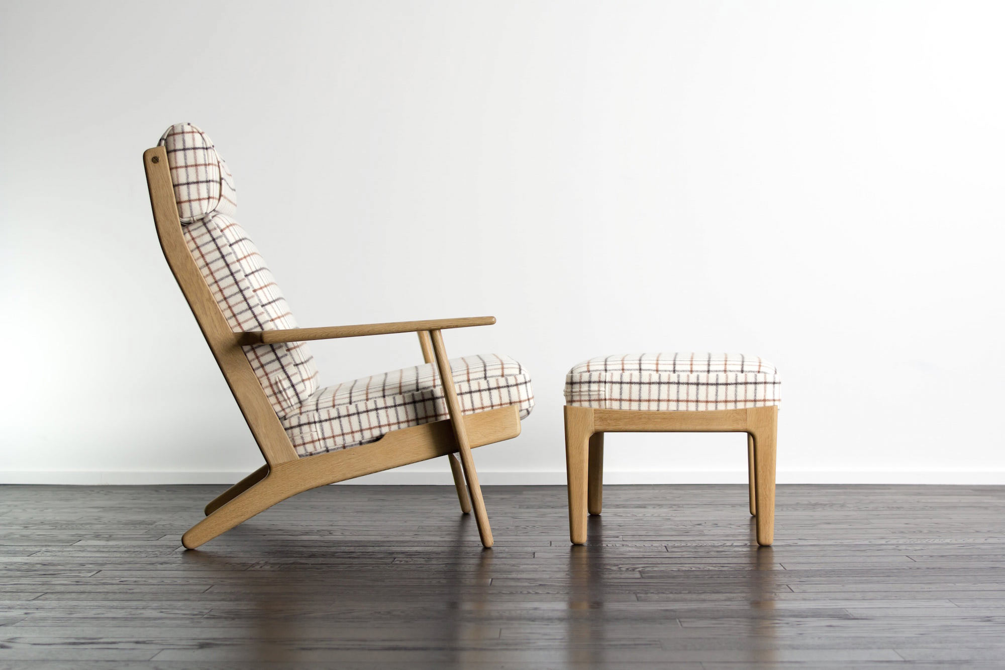 GE290A High back Chair by Hans J Wegner