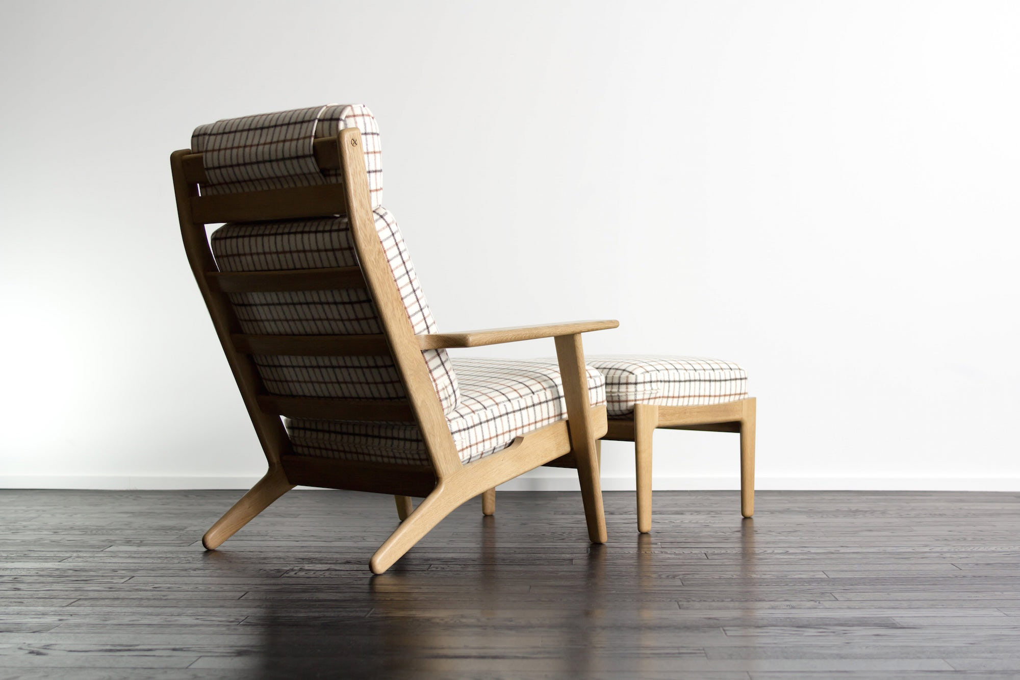 GE290A High back Chair by Hans J Wegner