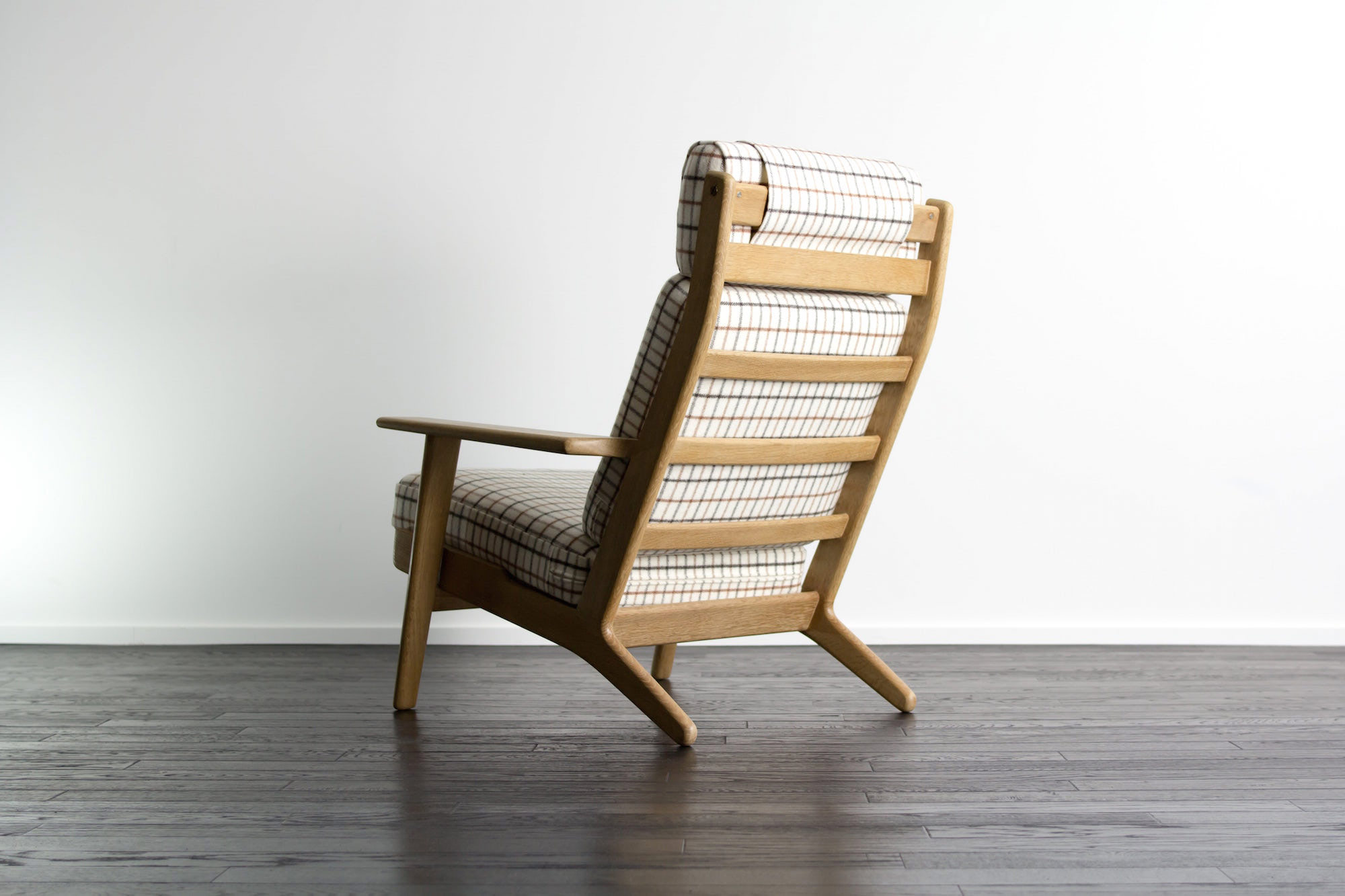GE290A High back Chair by Hans J Wegner