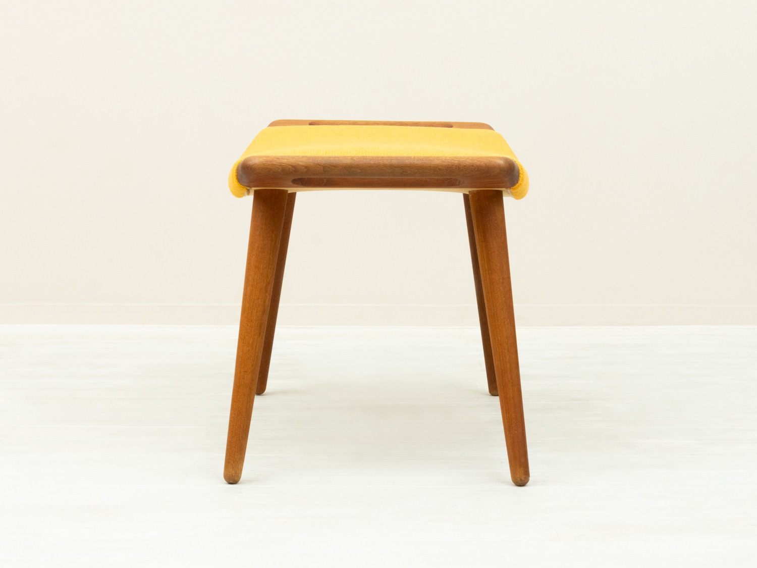 PP120 Ottoman by Hans J Wegner