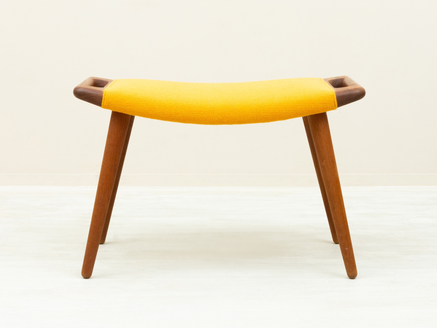 PP120 Ottoman by Hans J Wegner