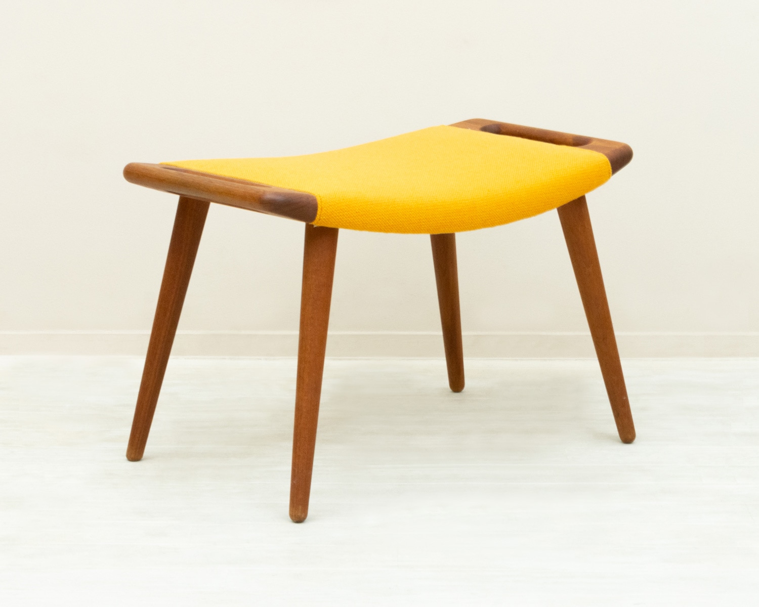 PP120 Ottoman by Hans J Wegner
