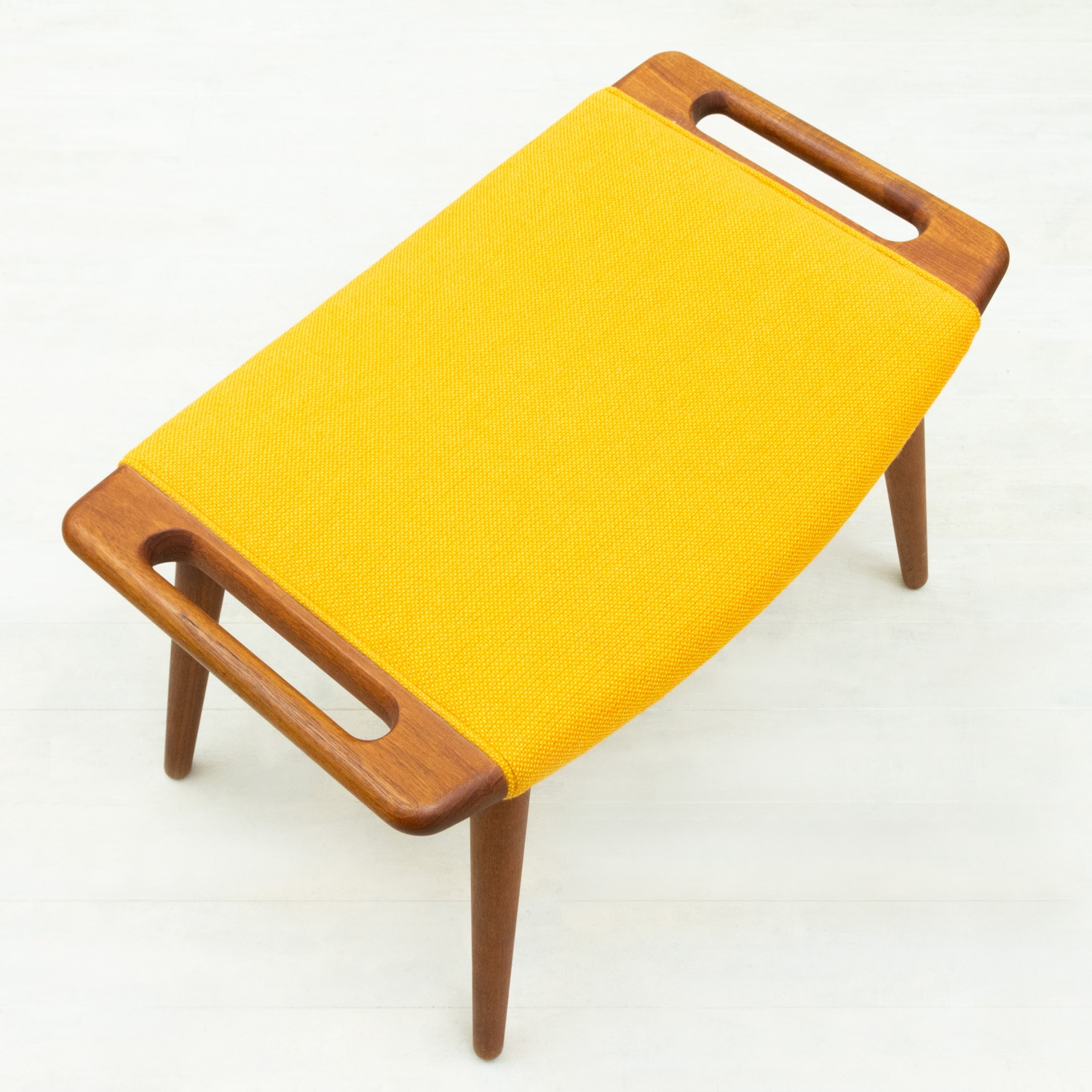 PP120 Ottoman by Hans J Wegner