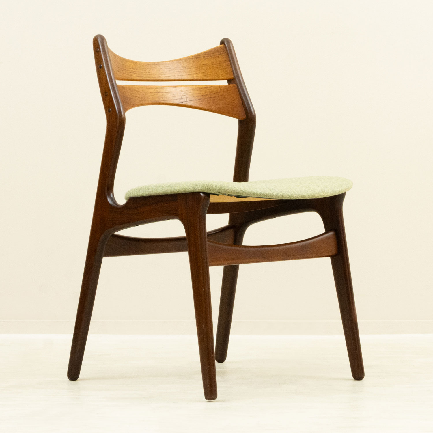 ��2�ӥ��åȡۥ���å����Хå� model.310 �����˥󥰥�������Dining Chair by Erik Buch �̲�������ơ���