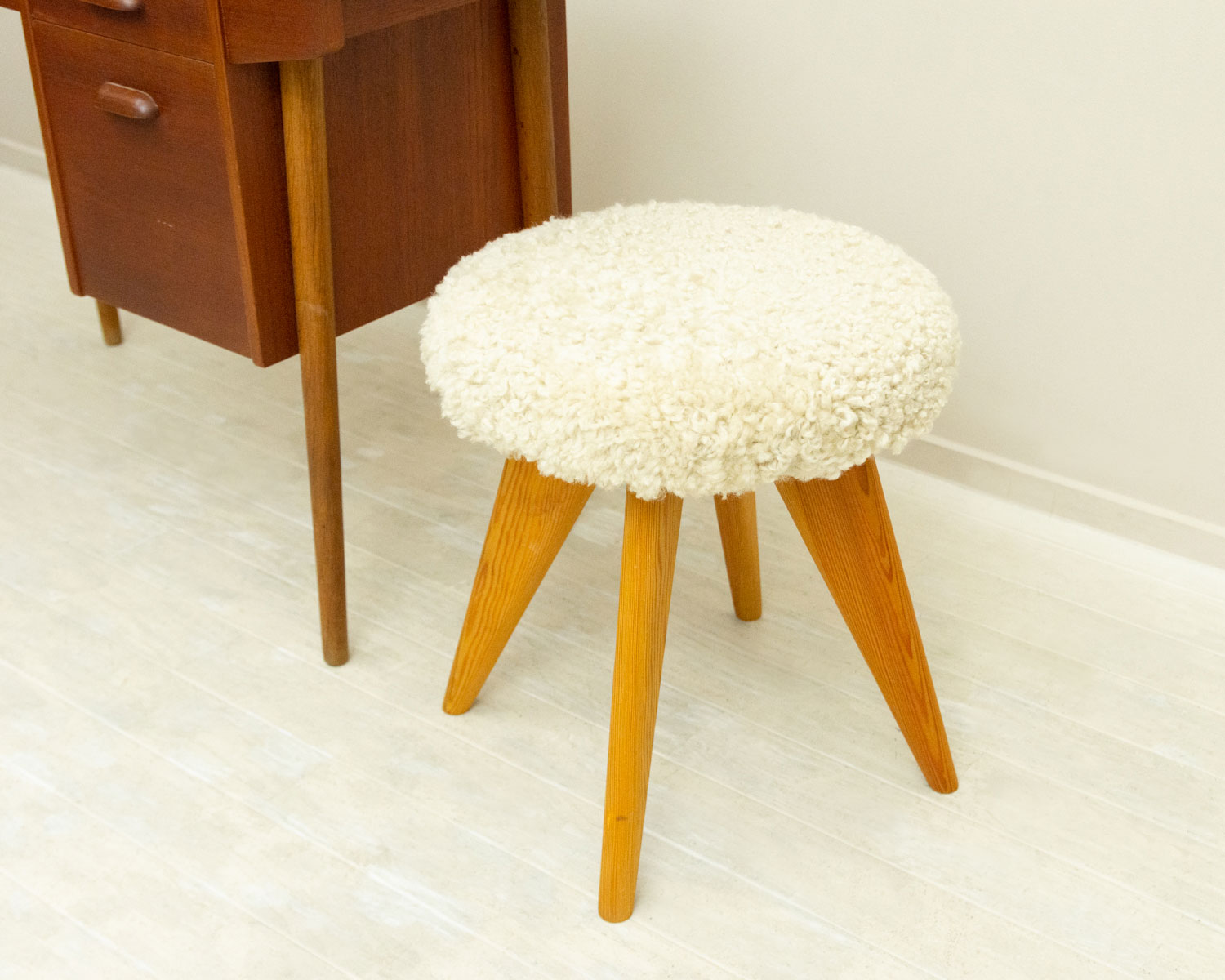 �̲�������ơ��� ���ġ����Lambskin Stool ���������� �ǥ�ޡ����ȶ�