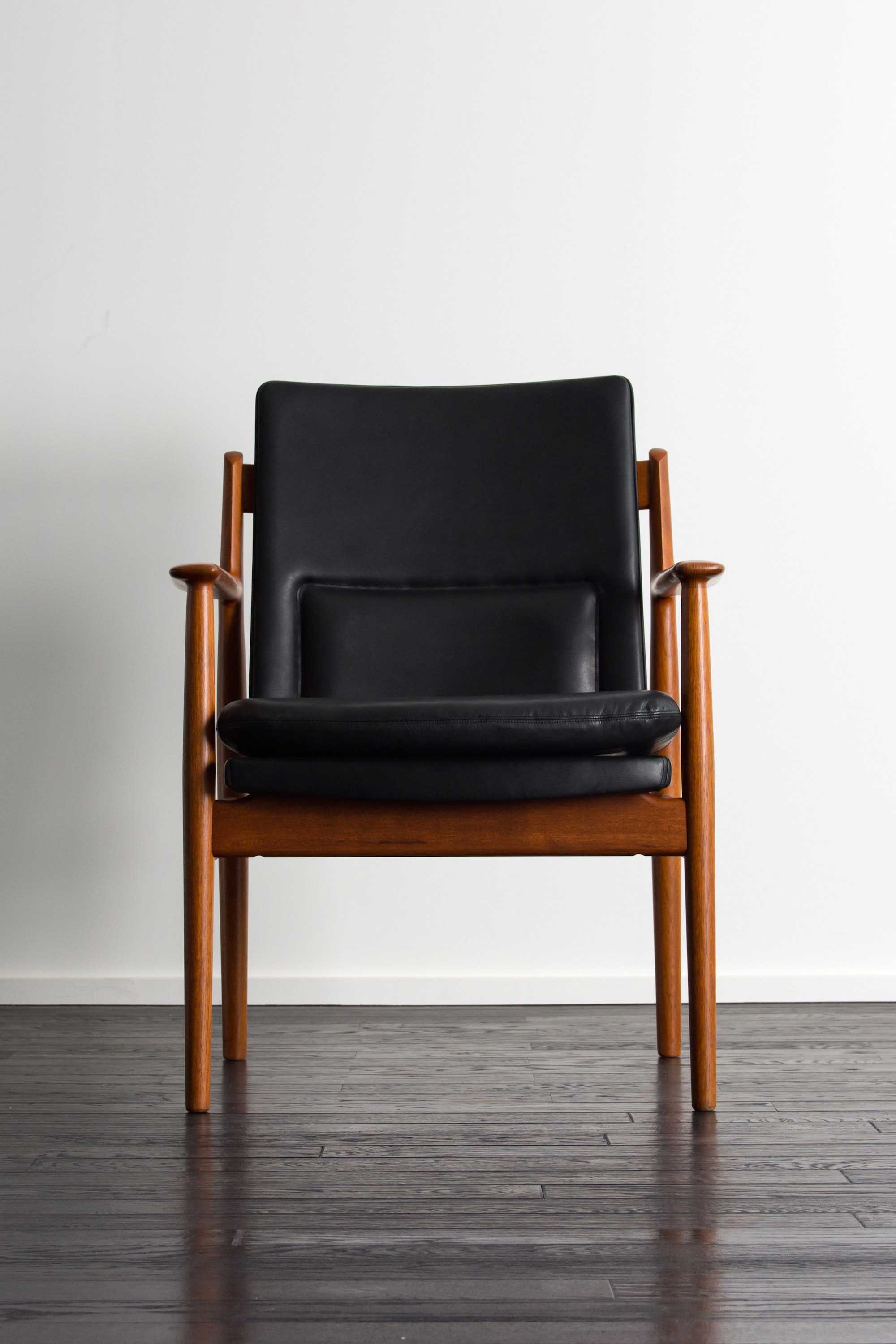 #431 Arm Chair designed by Arne Vodder